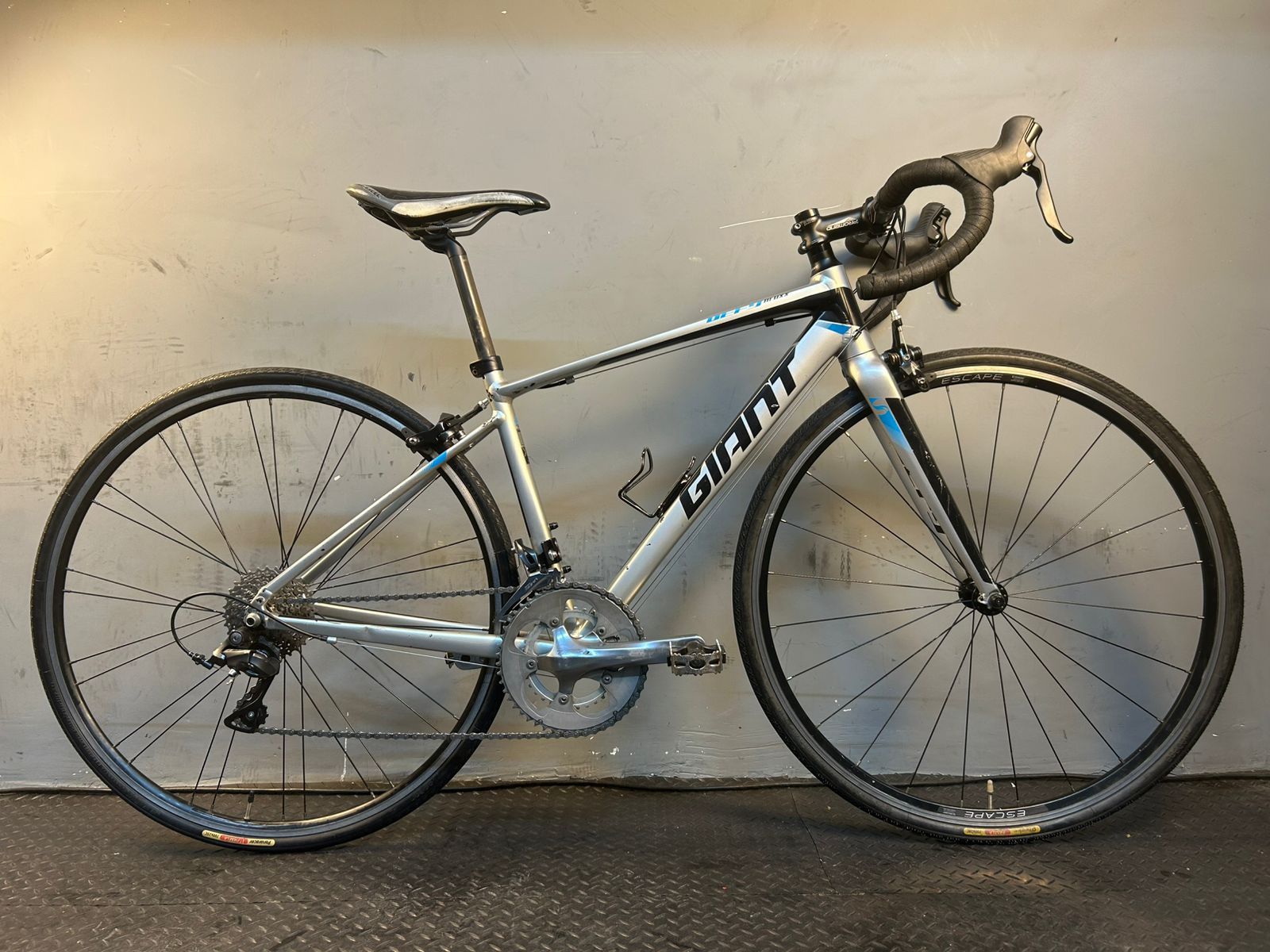 RENT Giant Defy Aluxx Road Bike