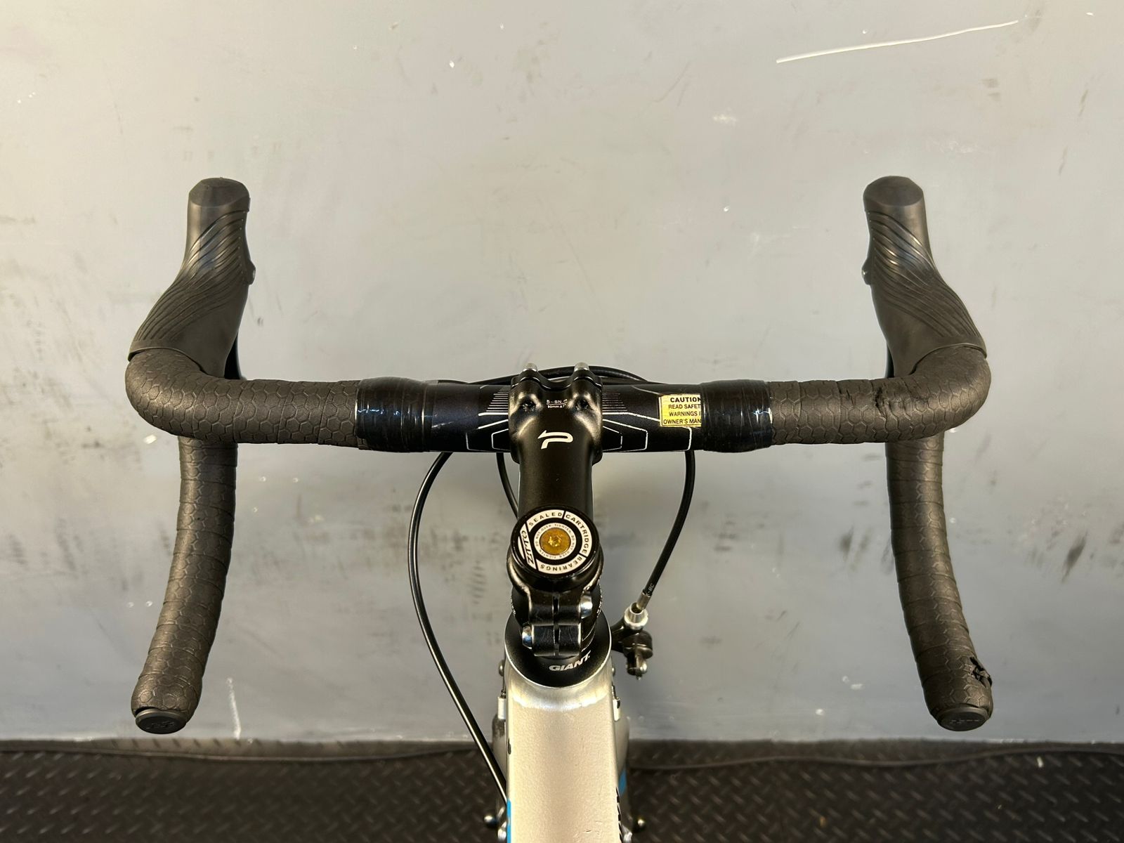 RENT Giant Defy Aluxx Road Bike