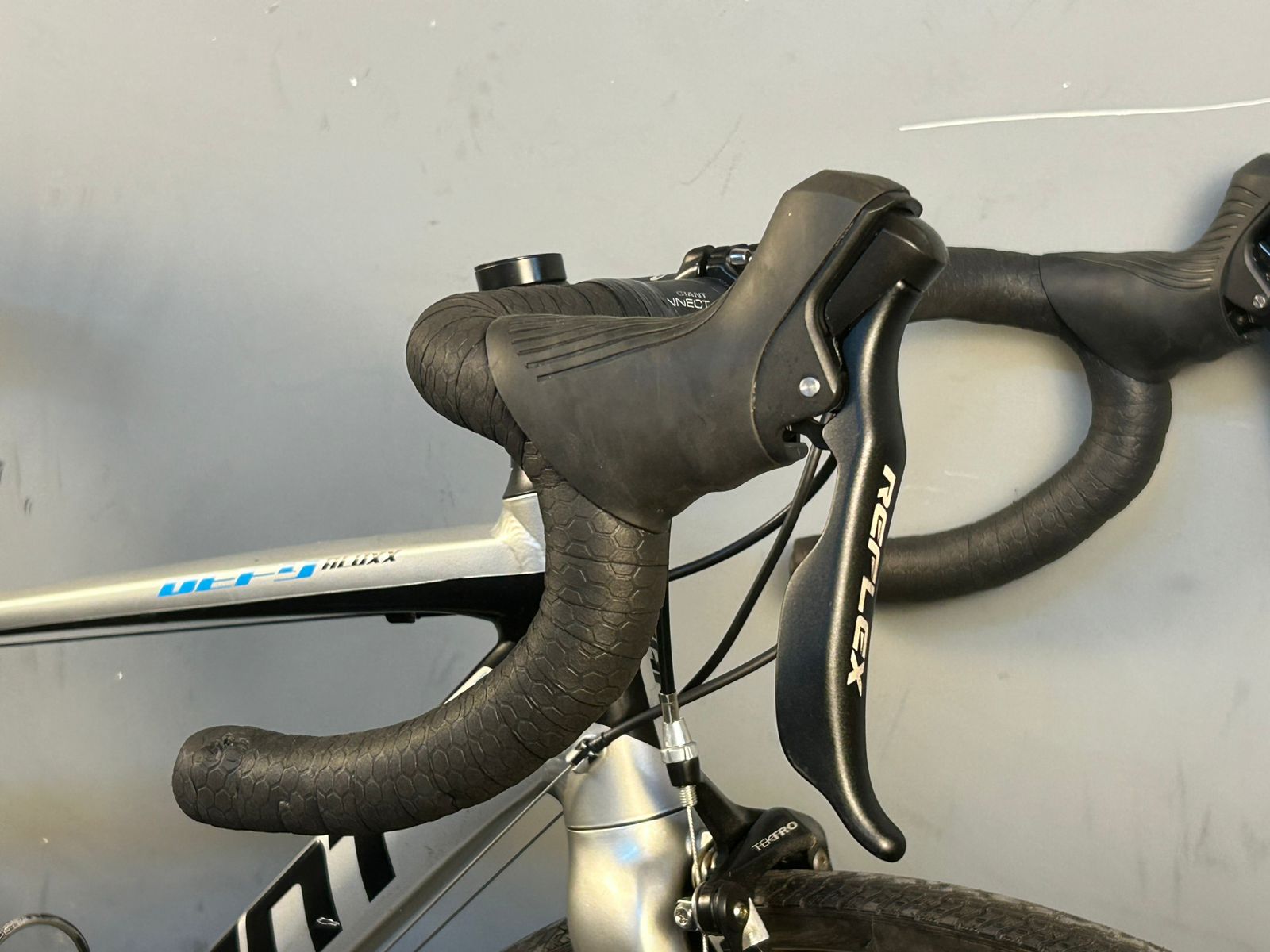 RENT Giant Defy Aluxx Road Bike