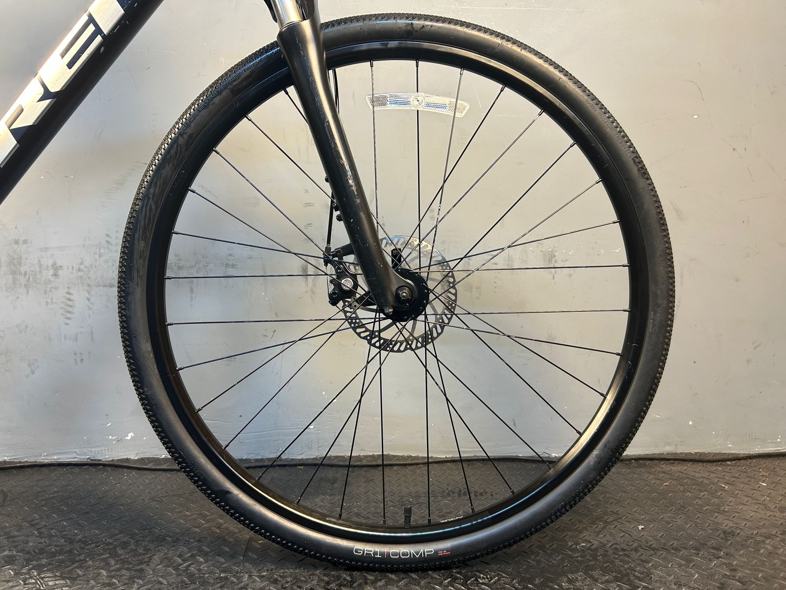 Trek Dual Sport 1 Hybrid Bike