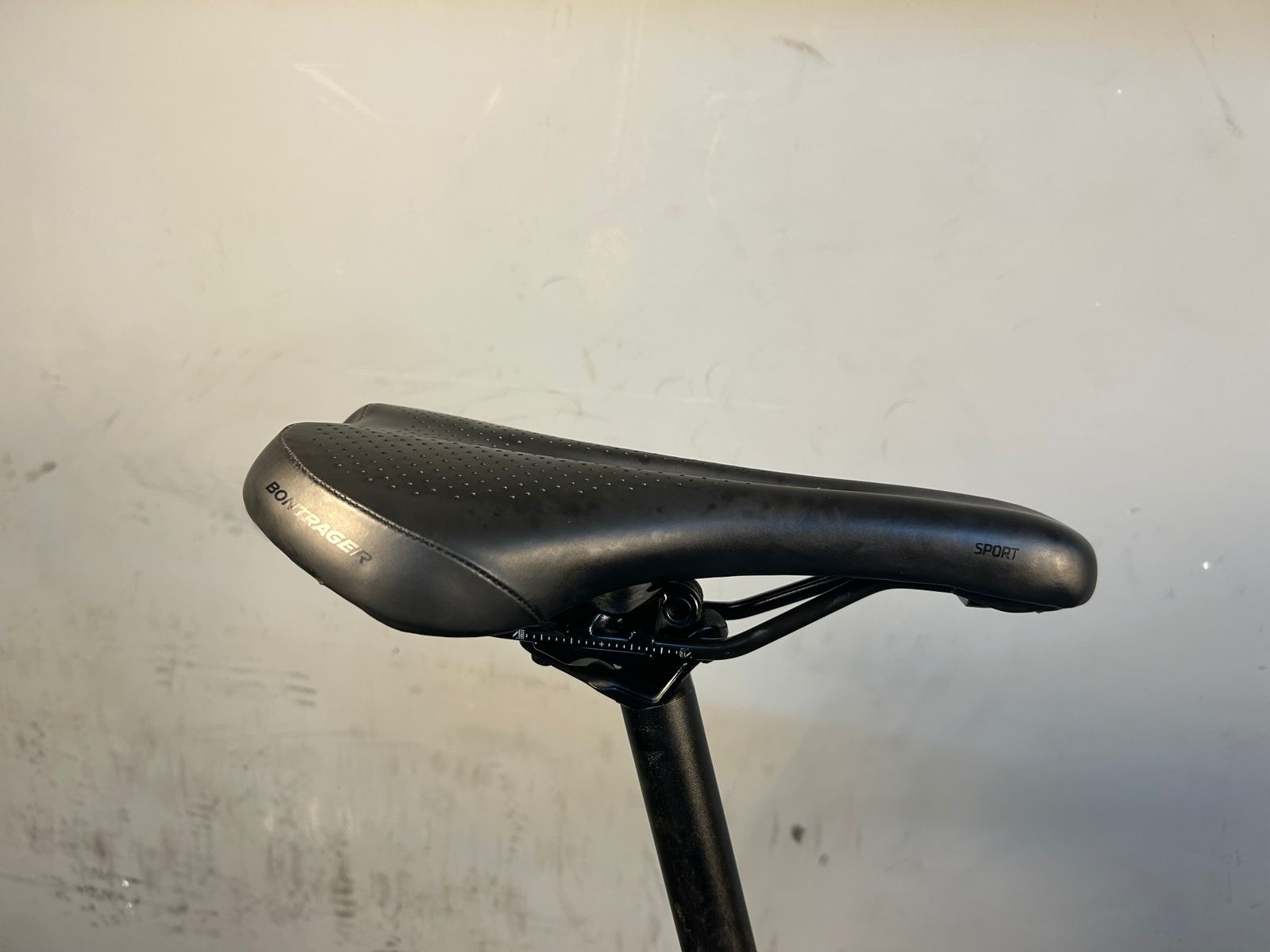 Trek Dual Sport 1 Hybrid Bike