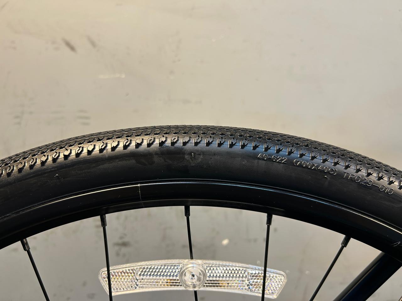 Trek Dual Sport 1 Hybrid Bike