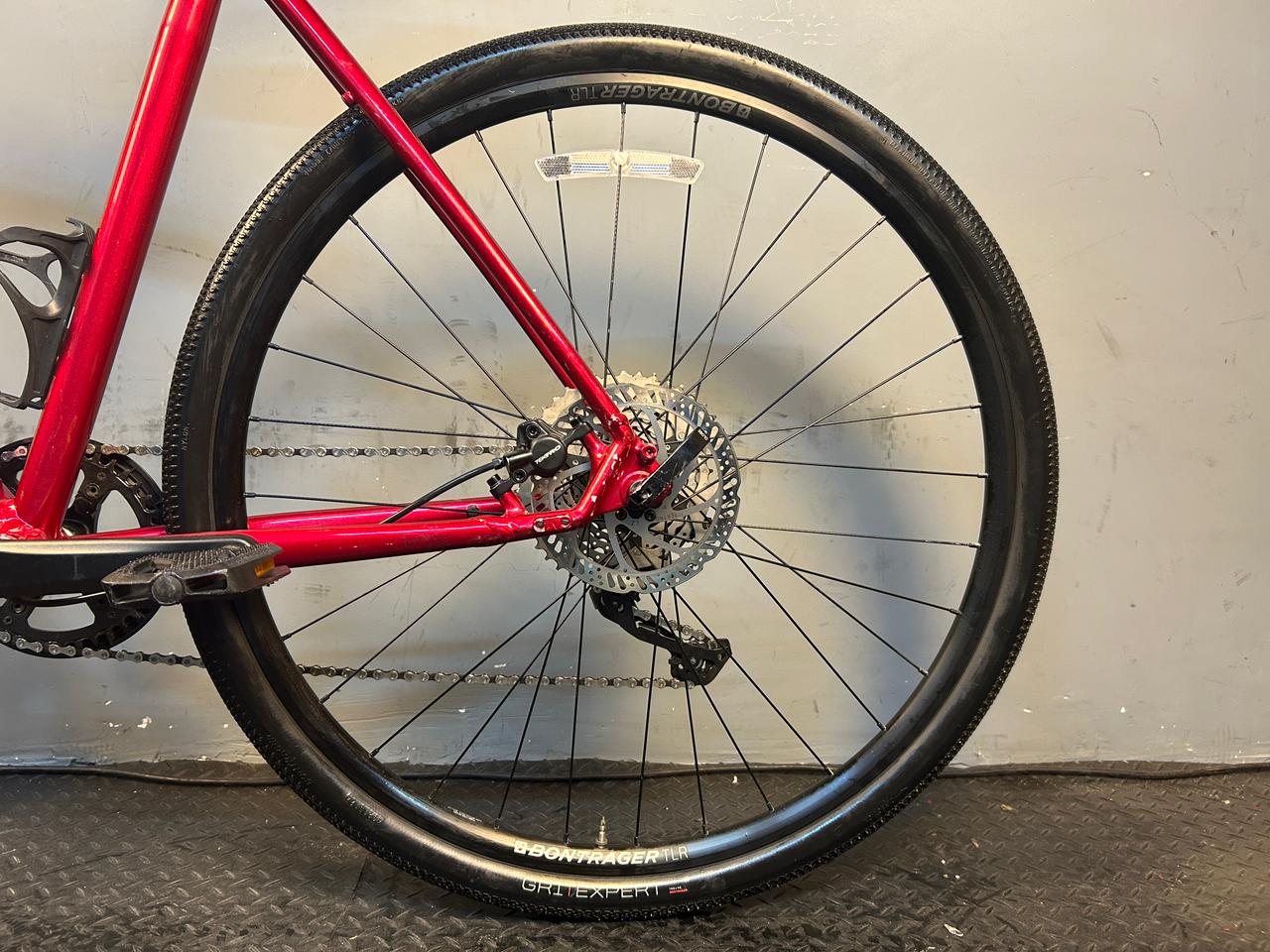 Trek Dual Sport 3 Hybrid Bike