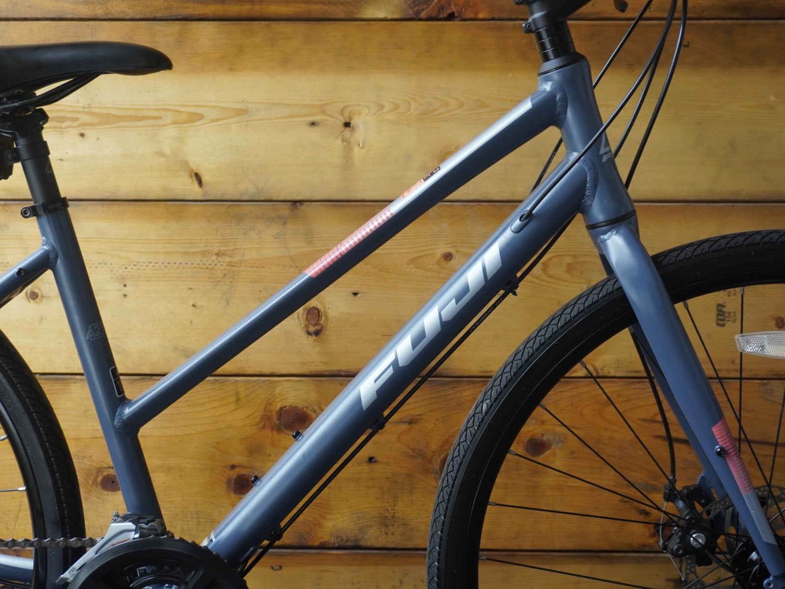 RENT Fuji Absolute 1.9 Hybrid Bike