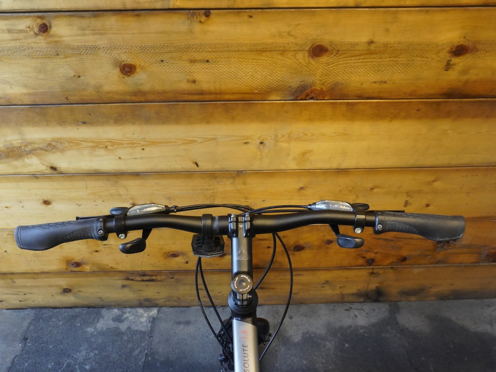 Fuji Absolute 1.9 Hybrid Bike