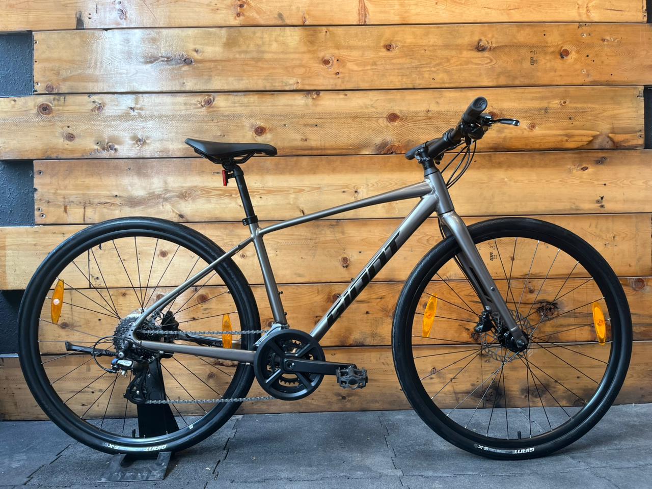 RENT Giant Escape 2 Hybrid Bike