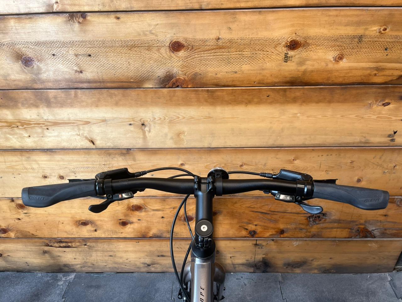 RENT Giant Escape 2 Hybrid Bike