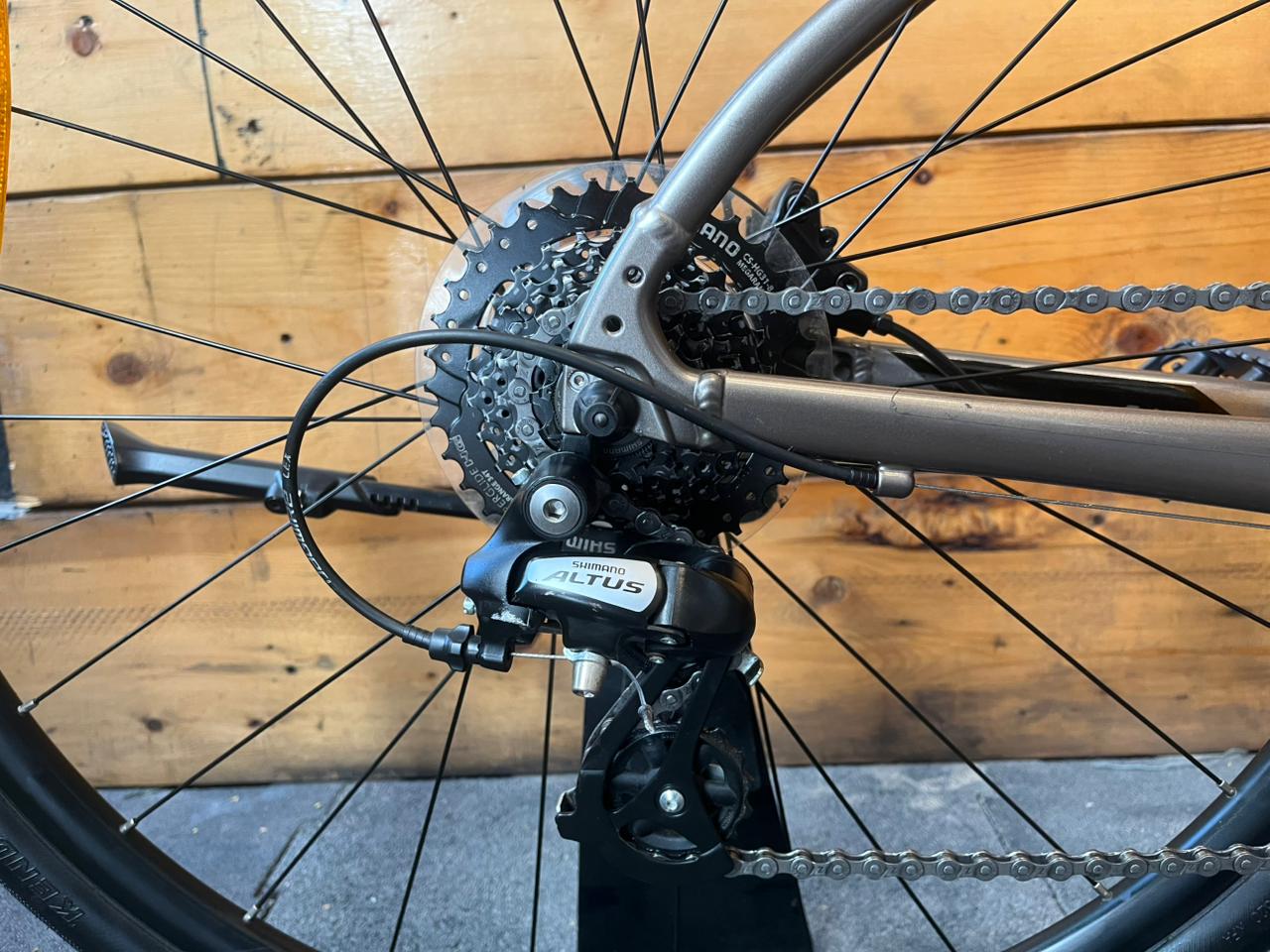 RENT Giant Escape 2 Hybrid Bike