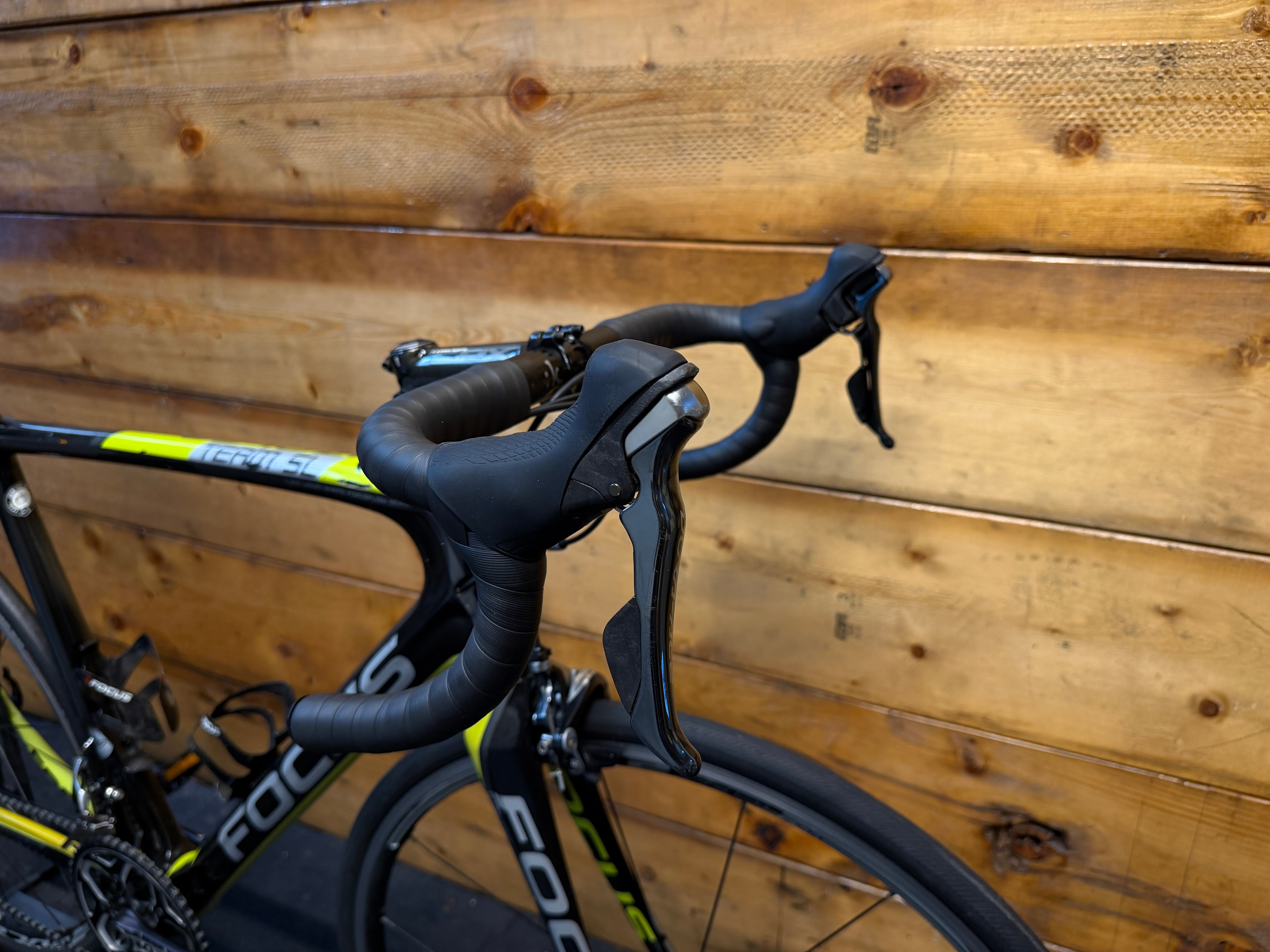RENT Focus Izalco Team SL 3.0 Road Bike