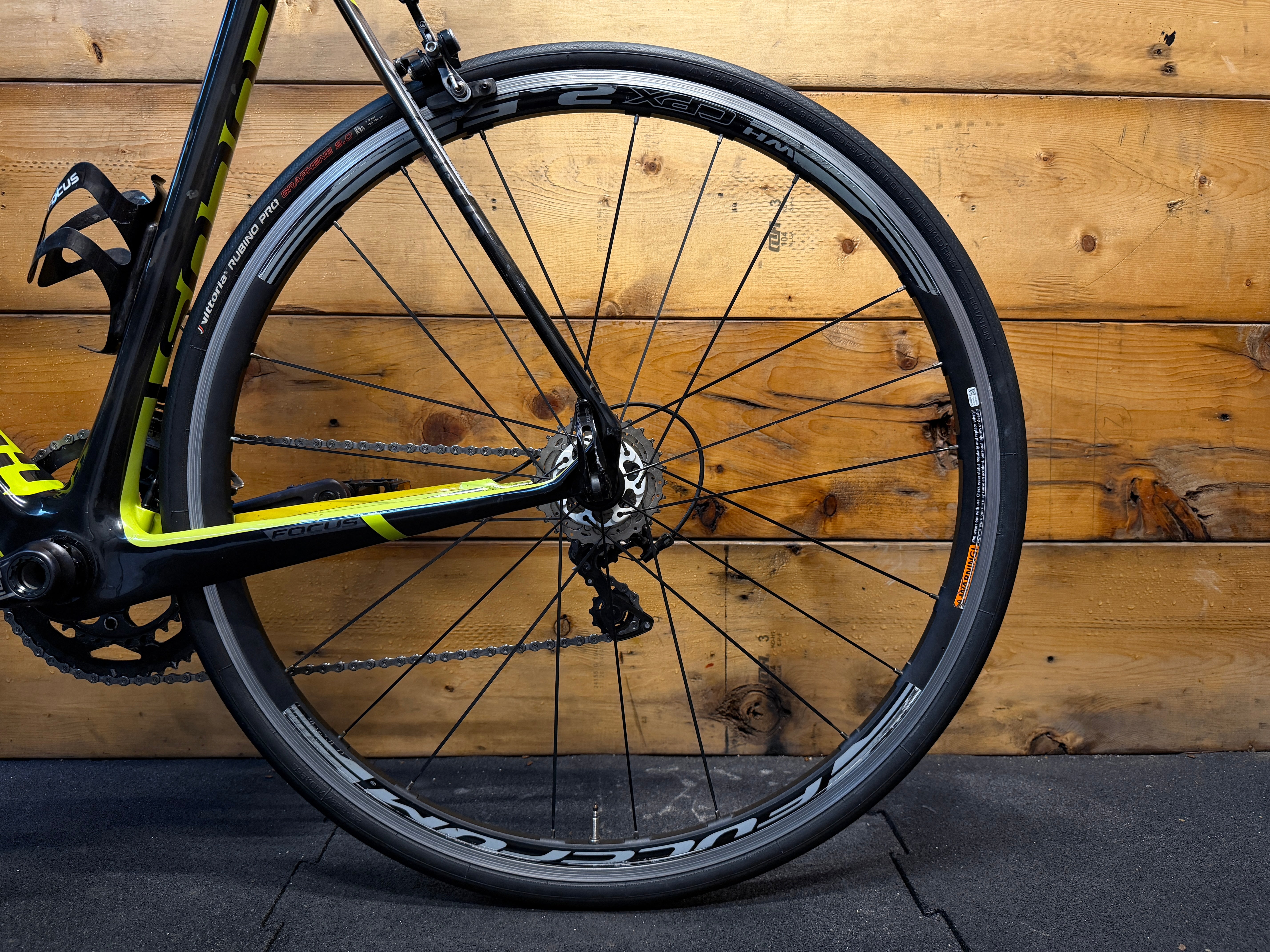 RENT Focus Izalco Team SL 3.0 Road Bike