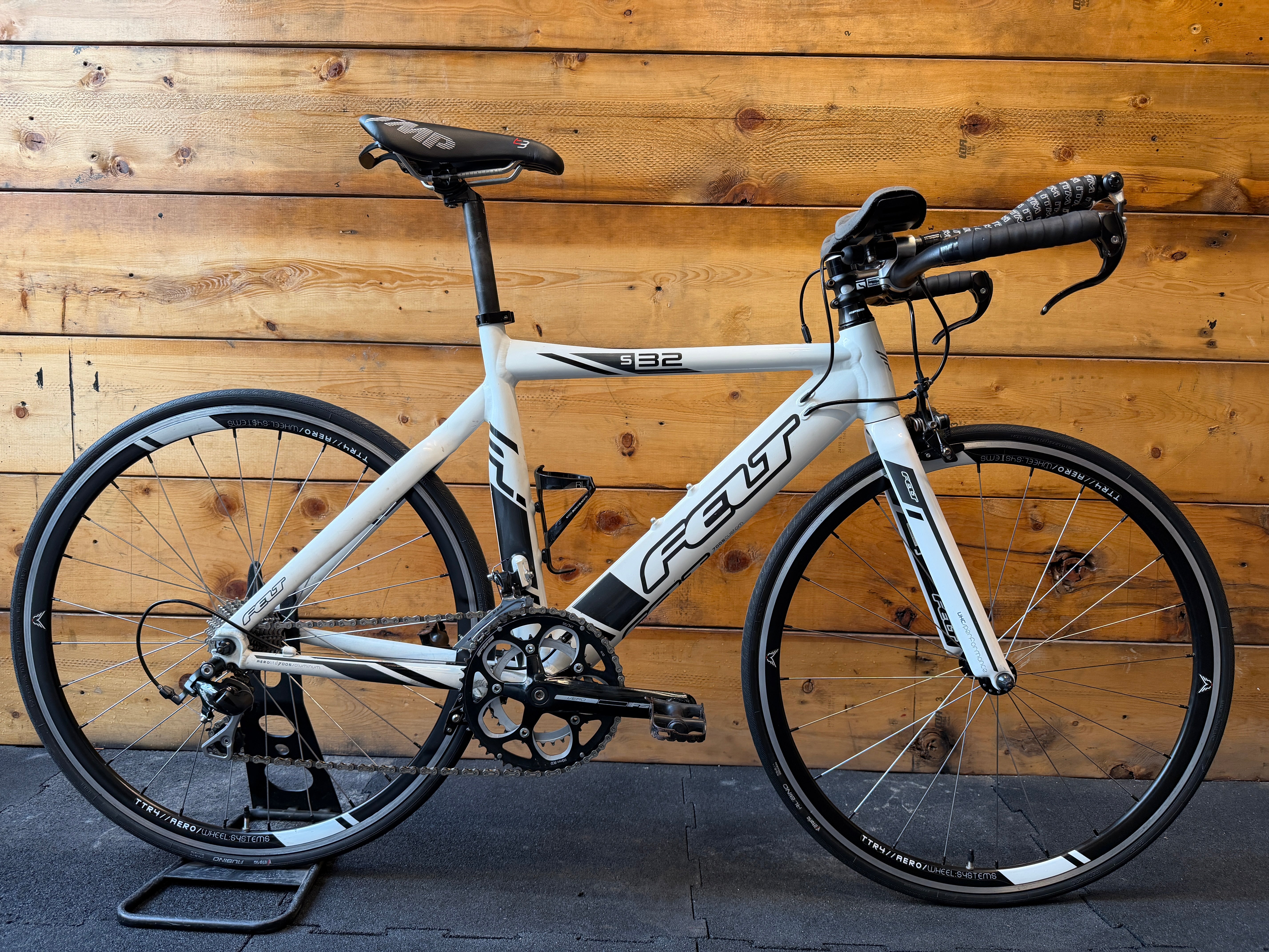 RENT Felt S32 TT Bike