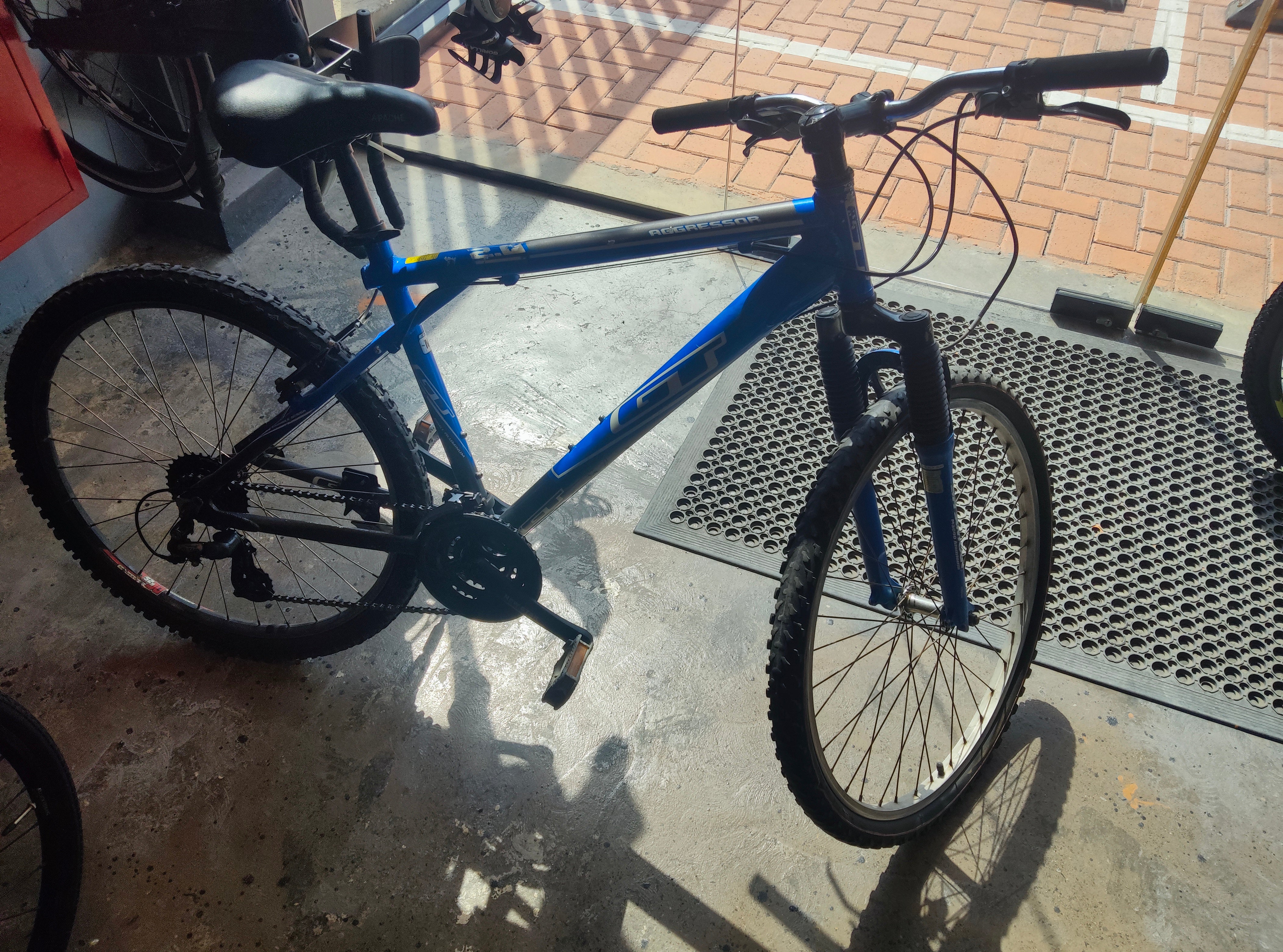 GT Aggressor 2.0 mountain bike