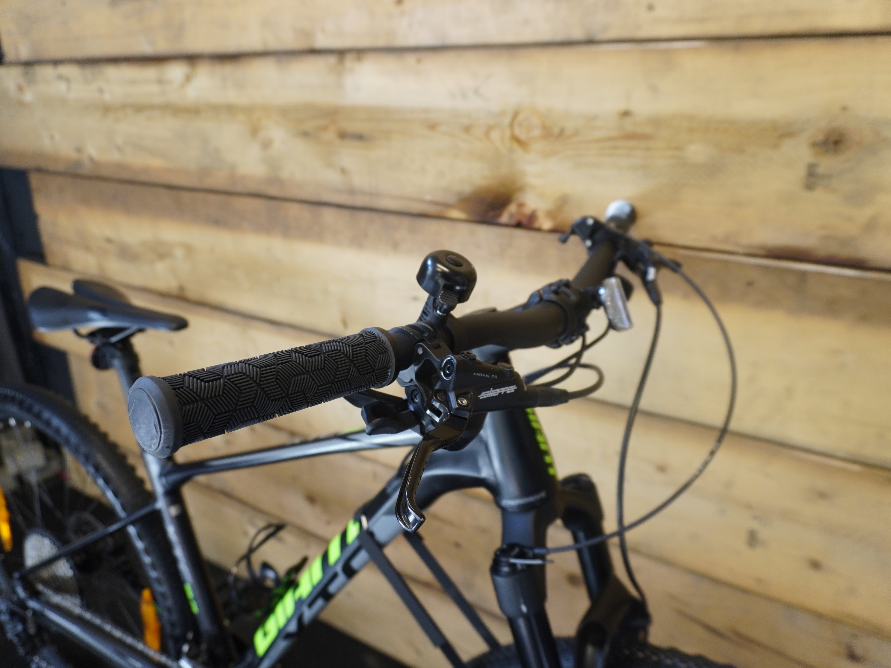 Giant XTC SLR 2 Mountain Bike