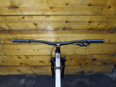 Silverback Stride 29 Deluxe-Mountain Bike