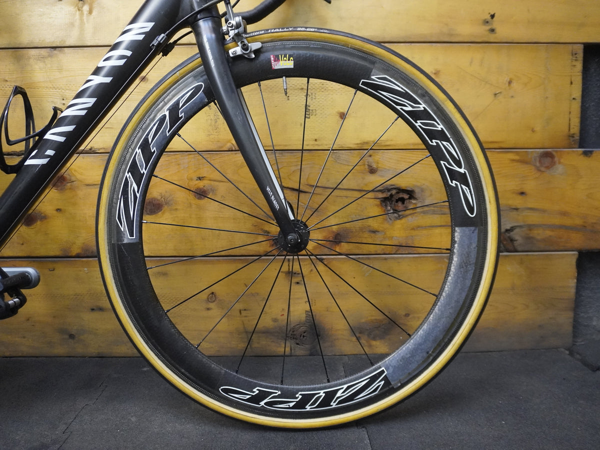 RENT Canyon Ultimate CF F10 Road Bike