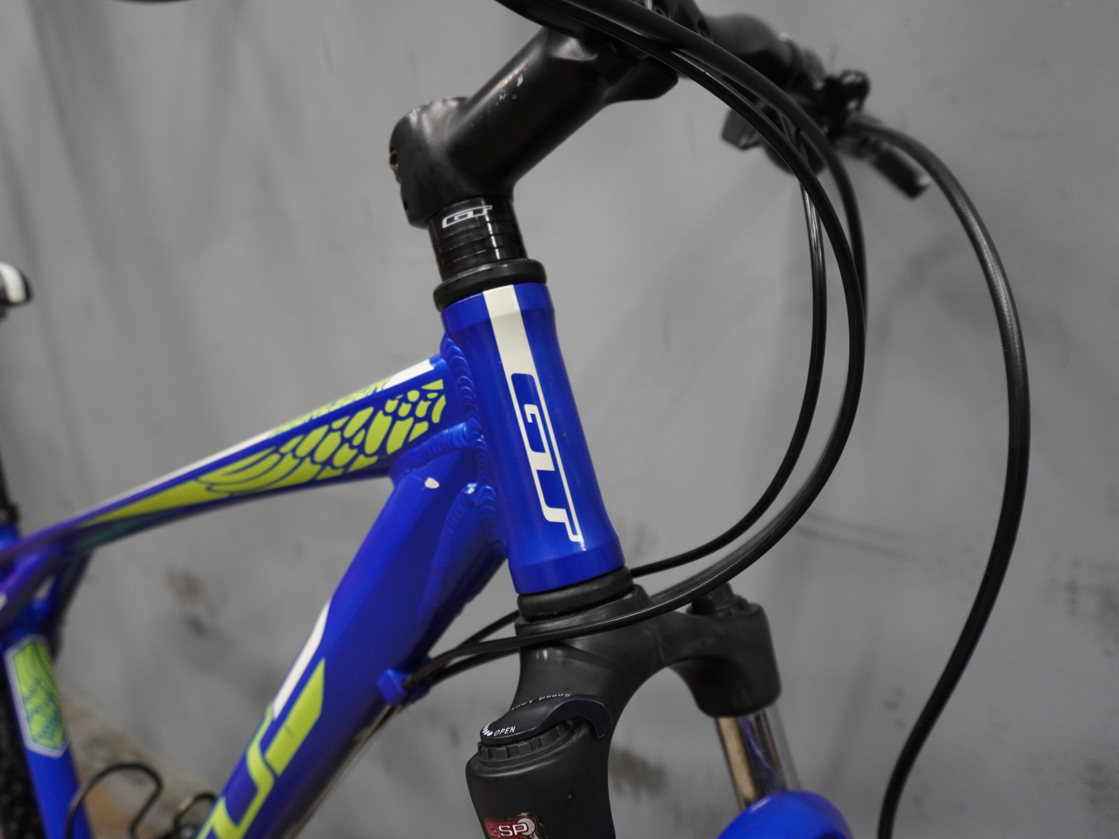 RENT GT Aggressor Expert Mountain Bike