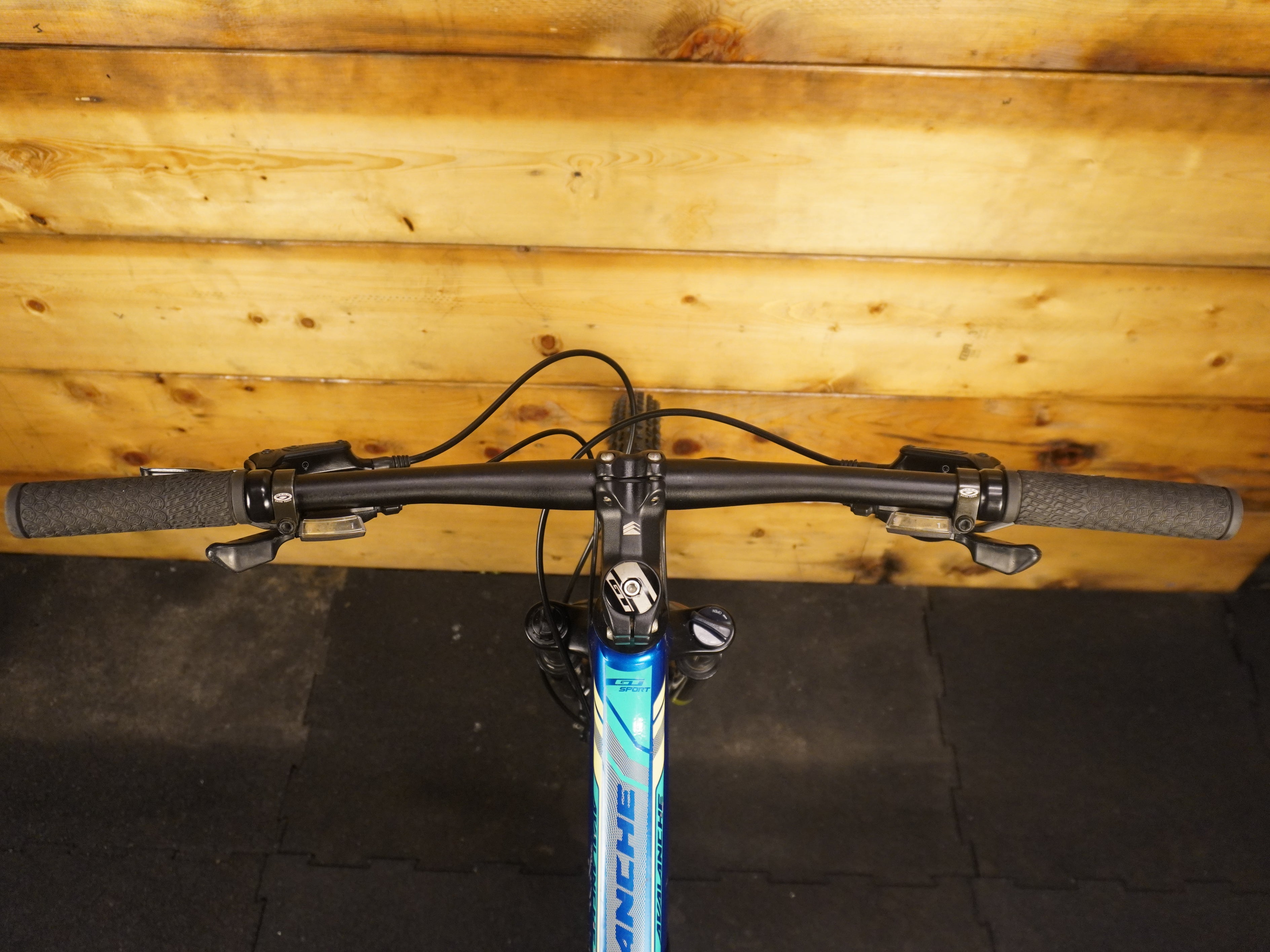 GT Avalanche Sport Mountain Bike