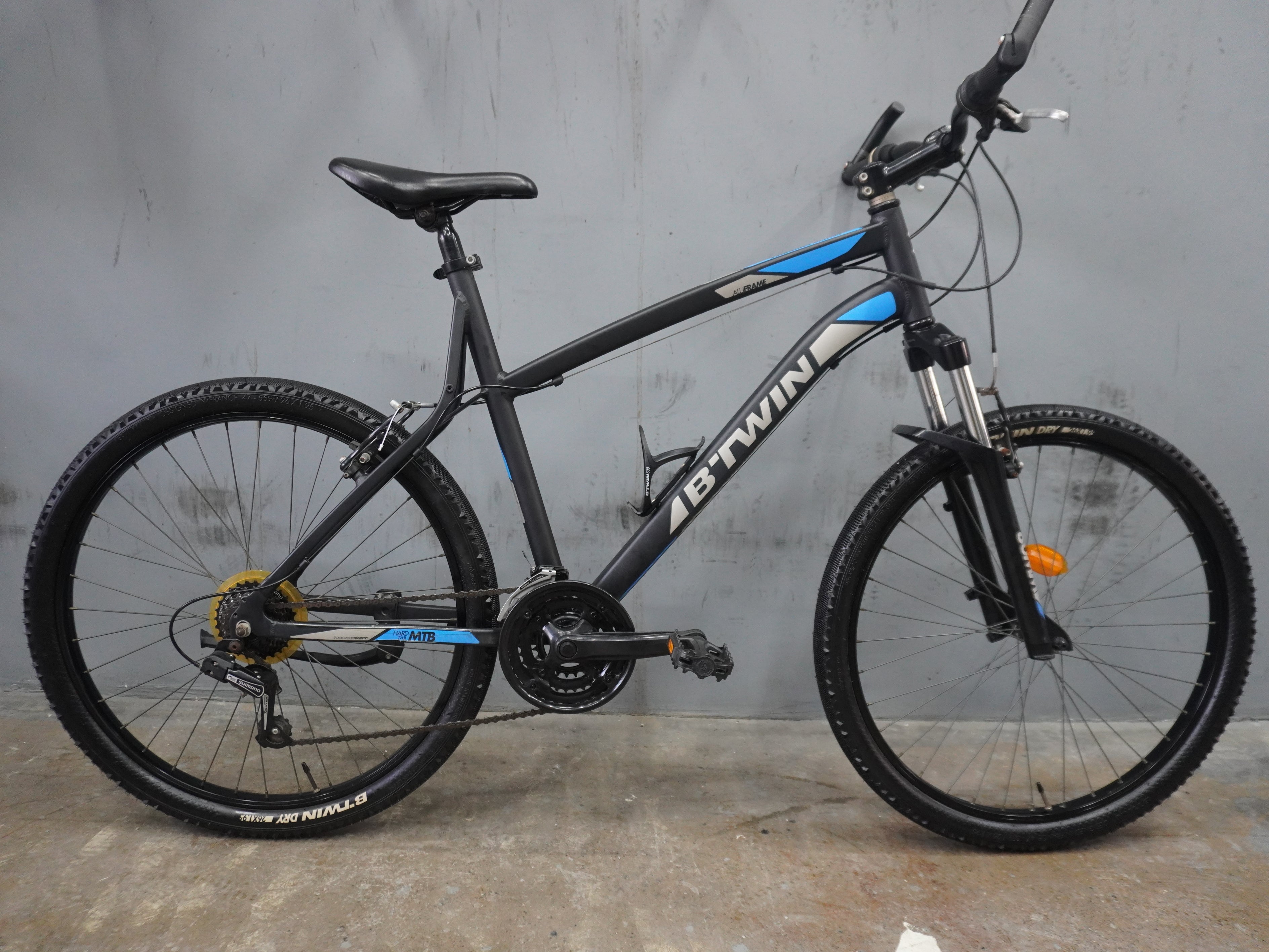 RENT B'twin Rockrider 340 Mountain Bike