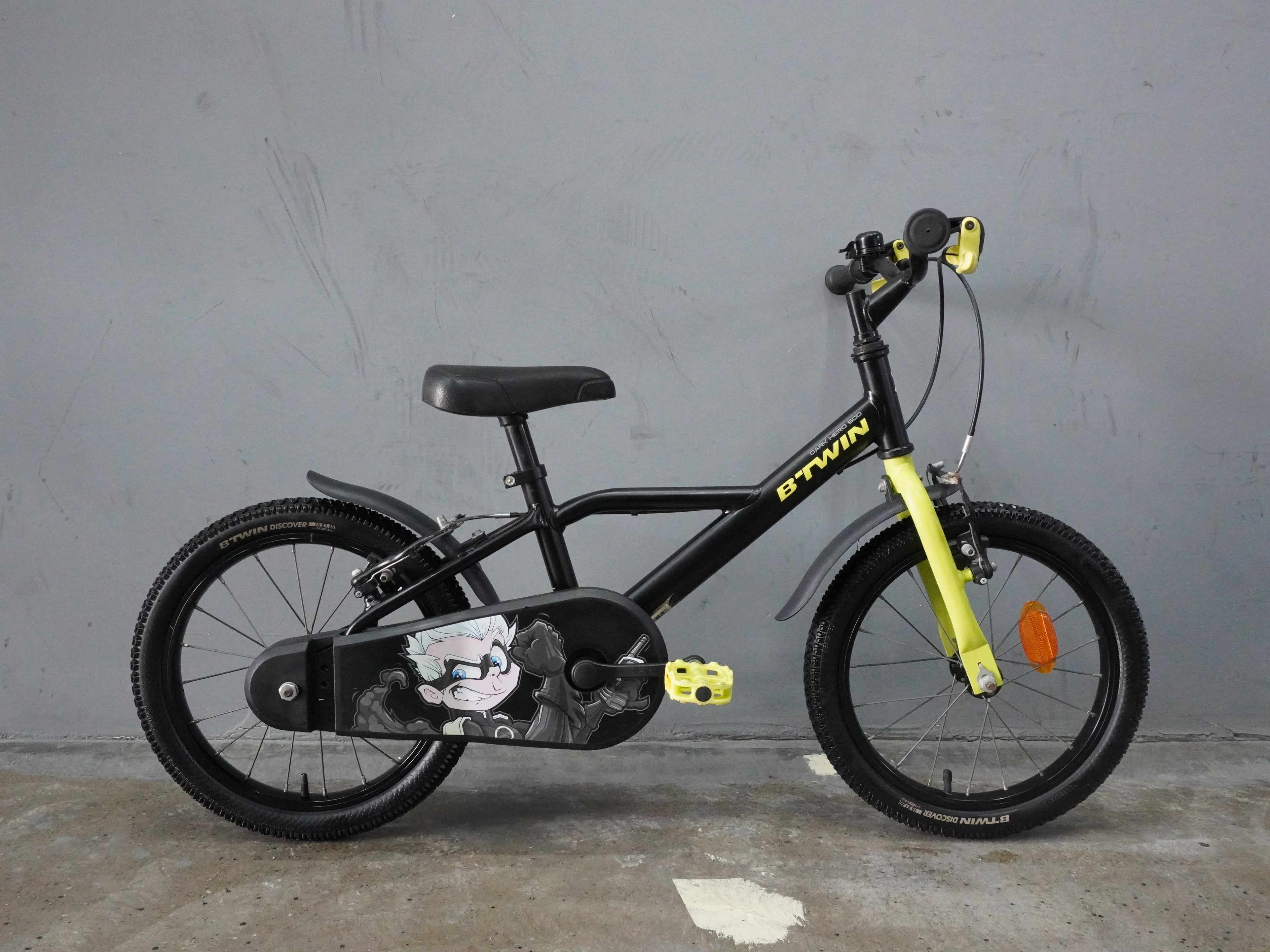 B'twin Dark Hero 500 Kids Bikes