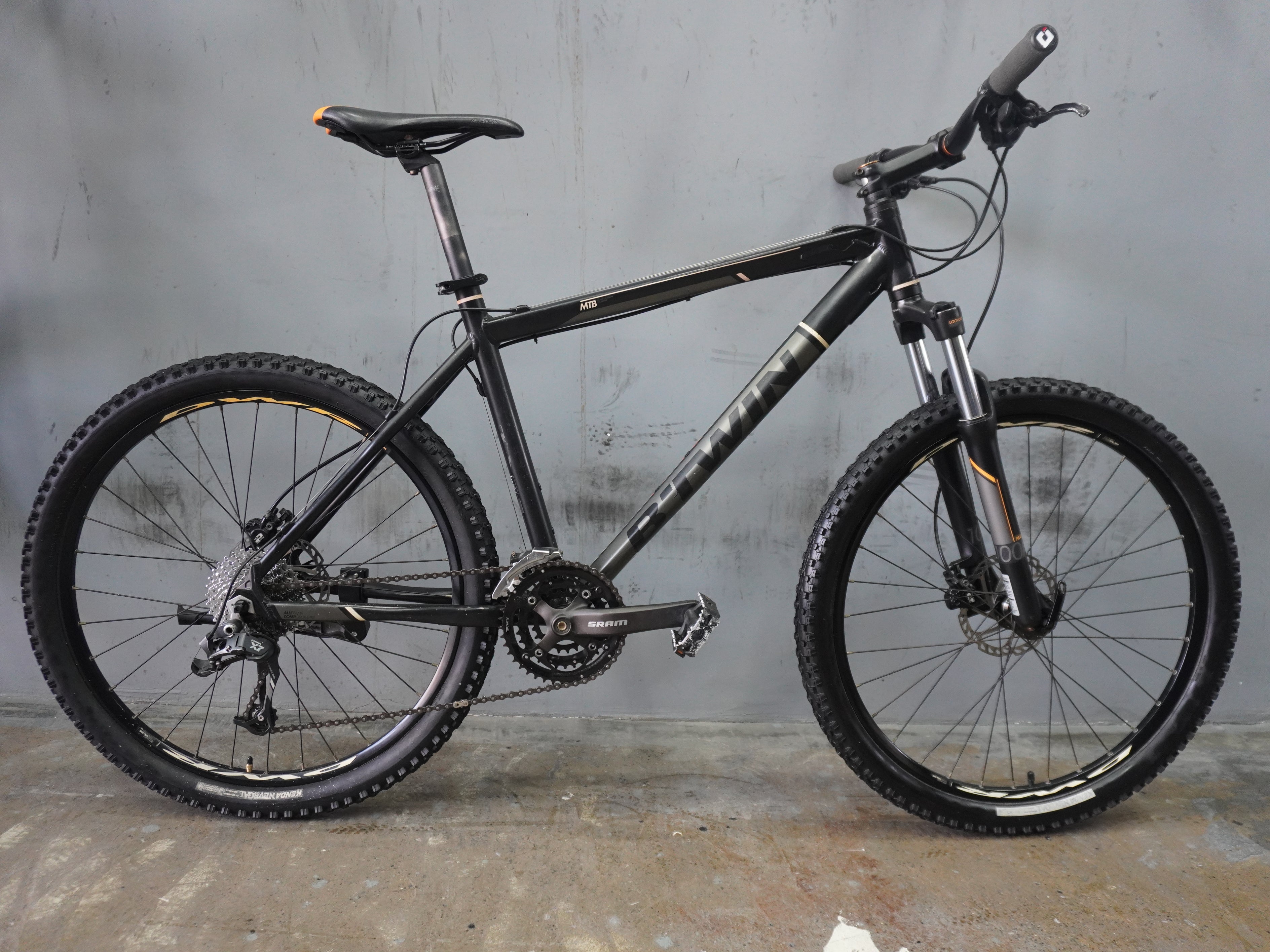B'twin Rockrider 540 Mountain Bike
