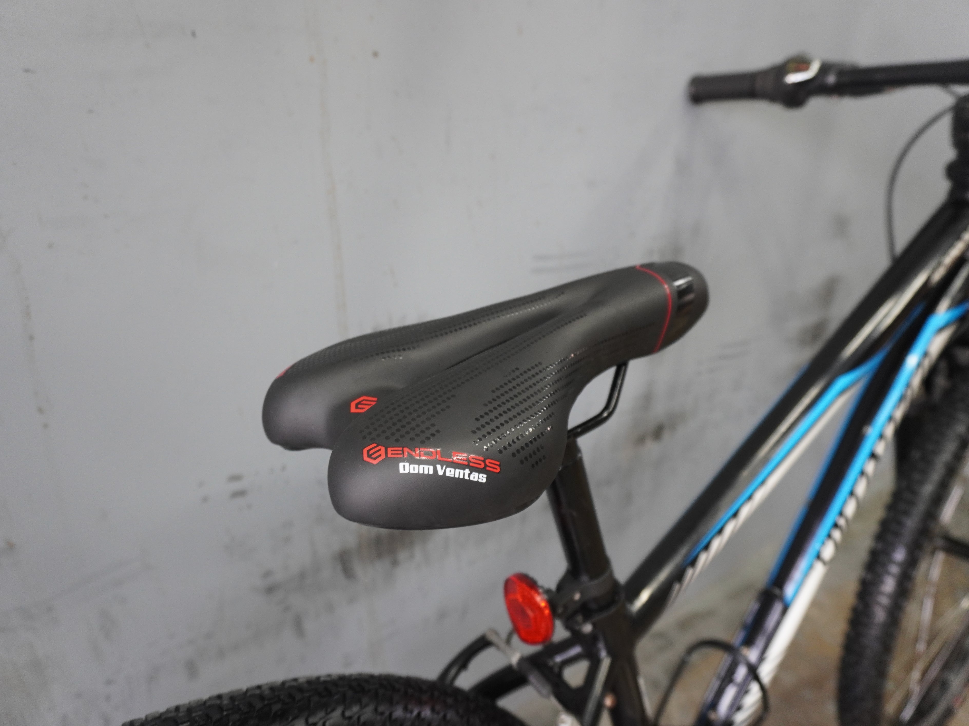 RENT Specialized Hotrock Kids Bike