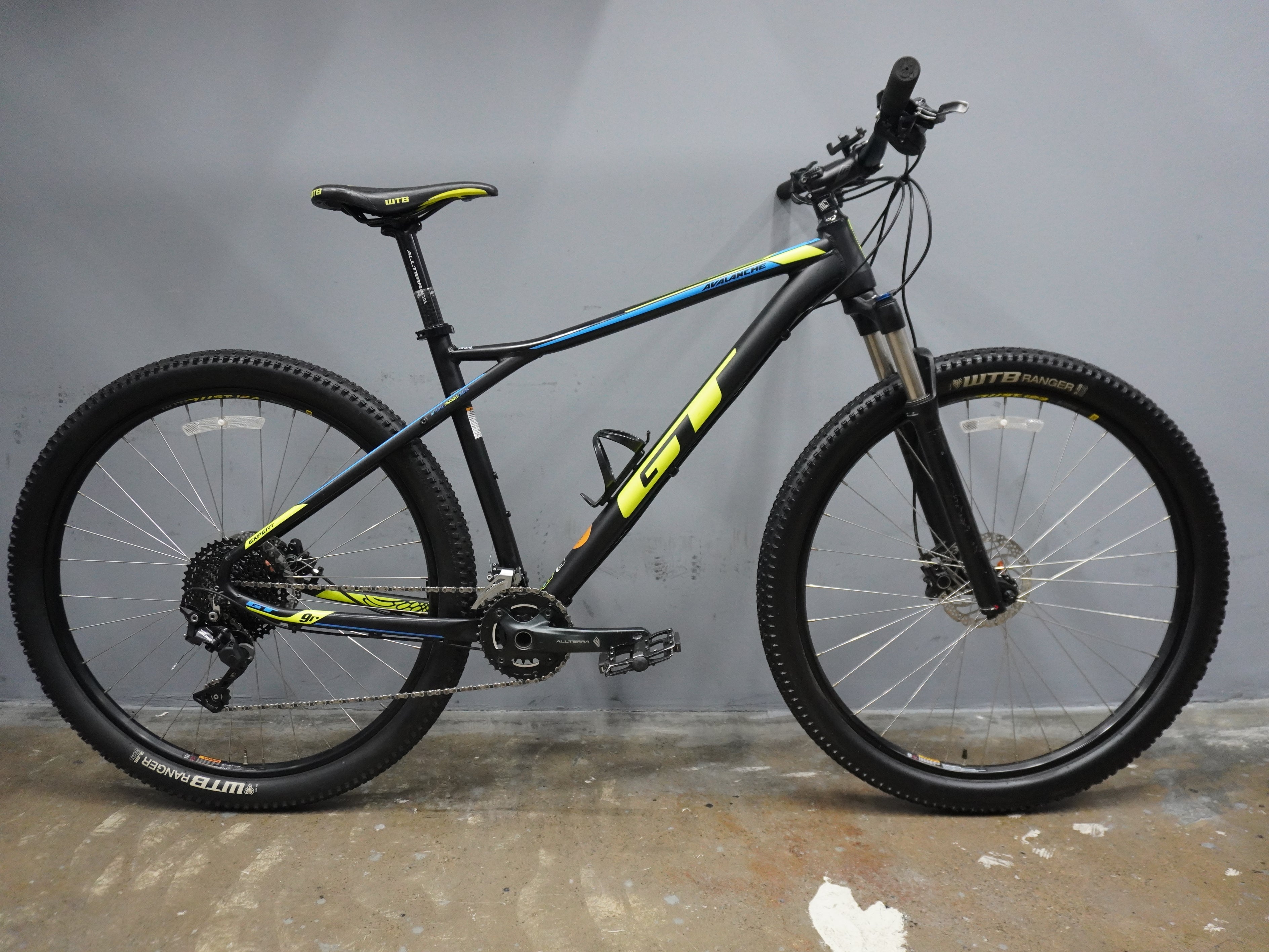 GT Avalanche Expert Mountain Bike