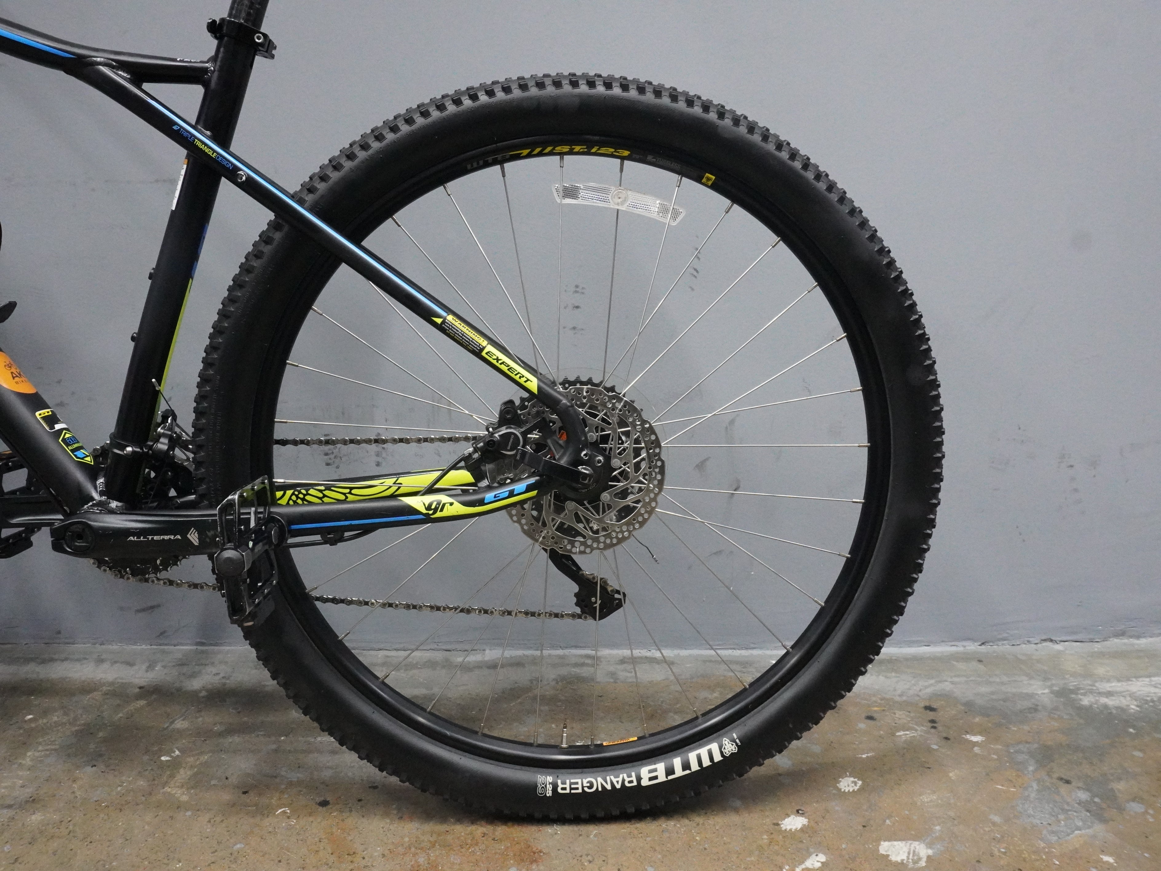 GT Avalanche Expert Mountain Bike