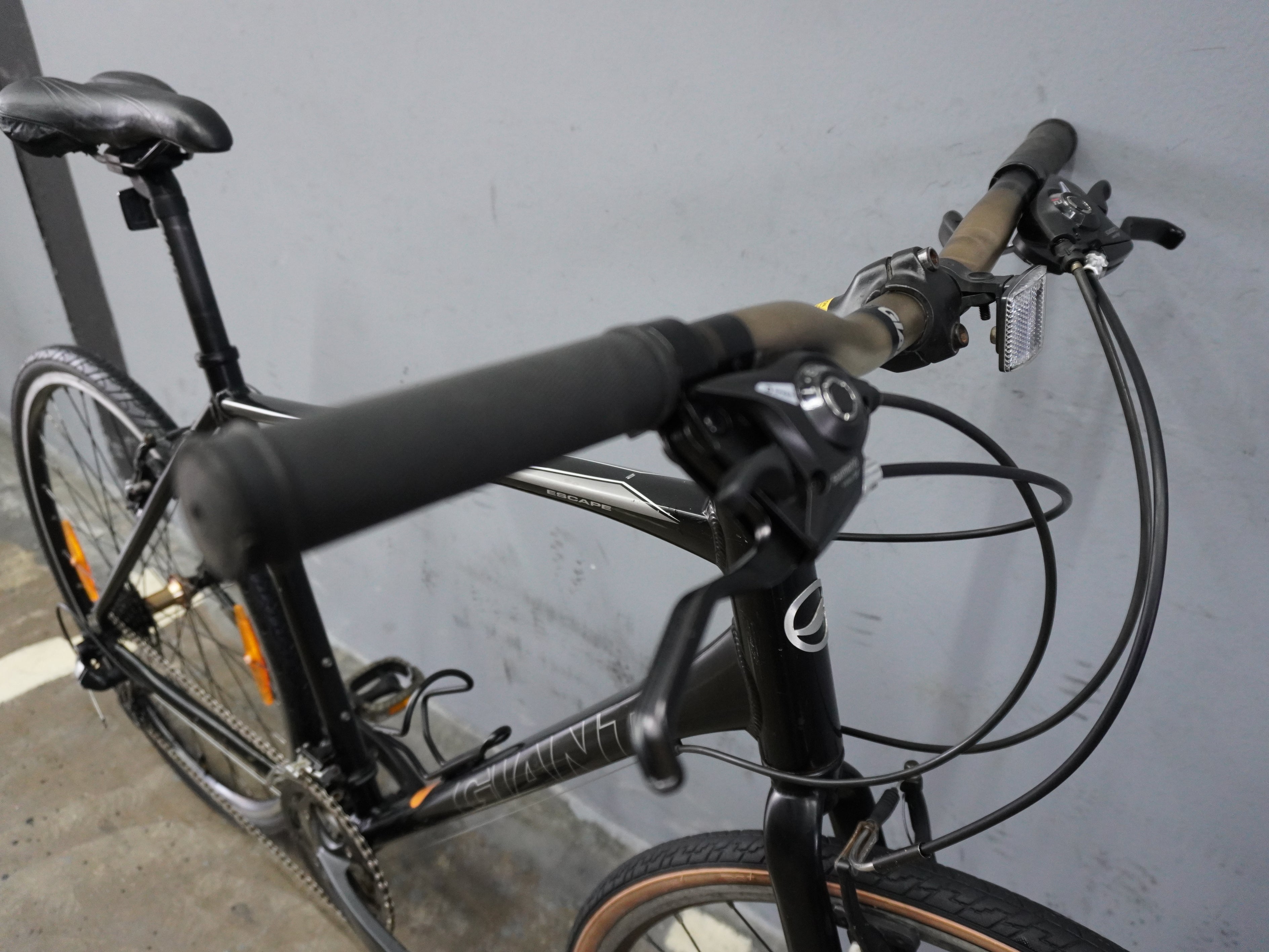 RENT Giant Escape 2 Hybrid Bike