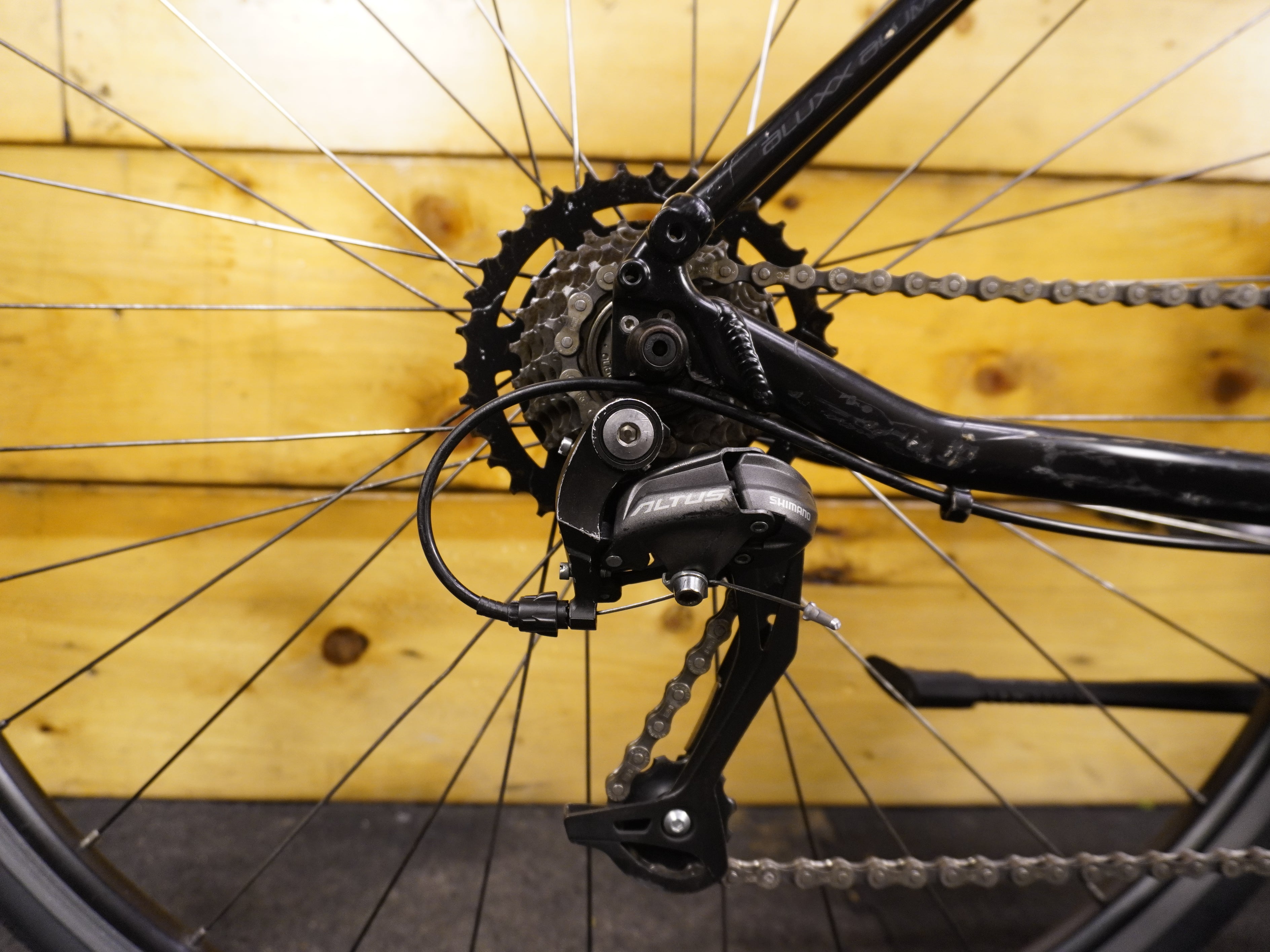 RENT Giant Escape 3 Hybrid Bike