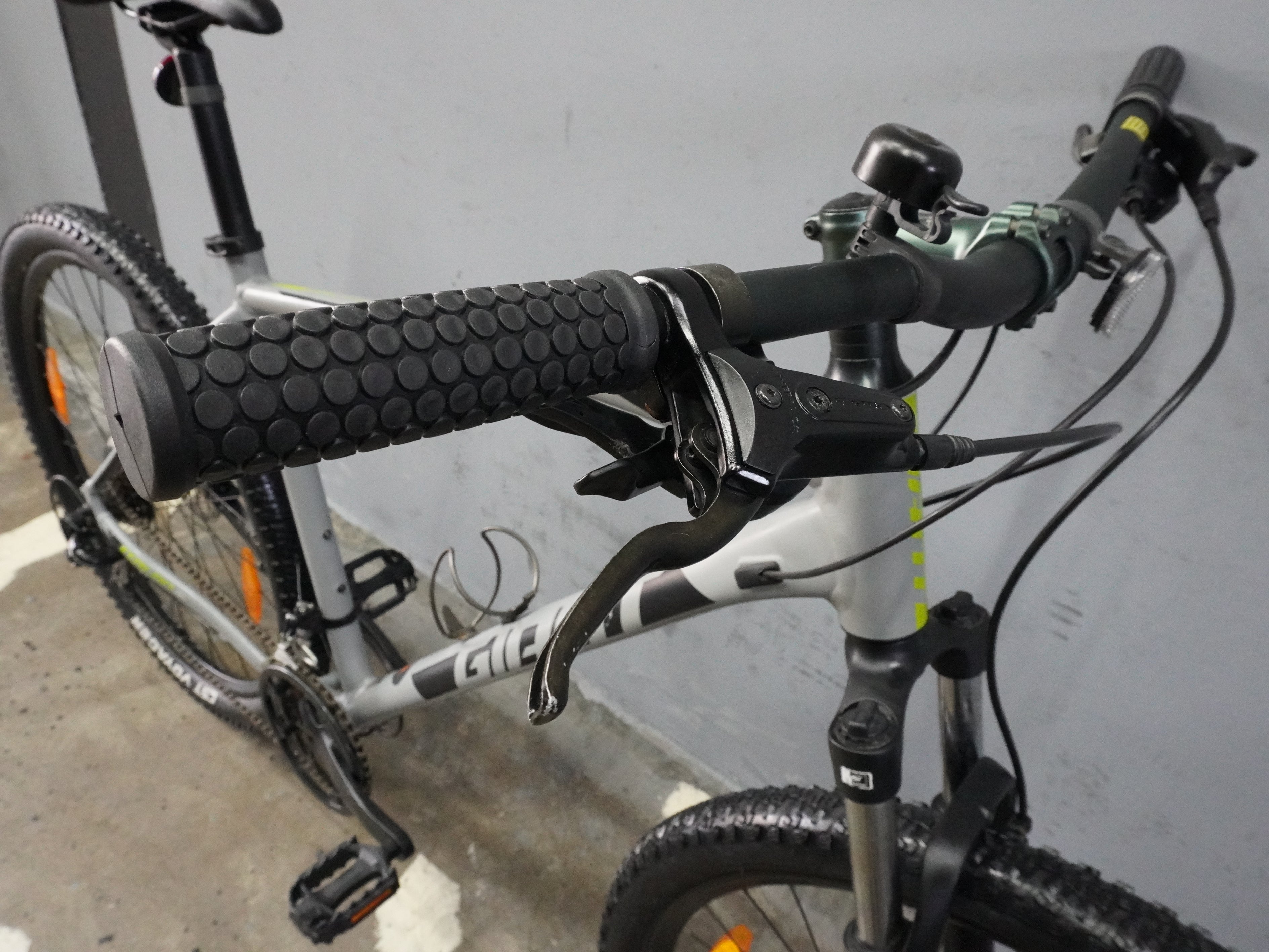 RENT Giant Talon 4 Mountain Bike