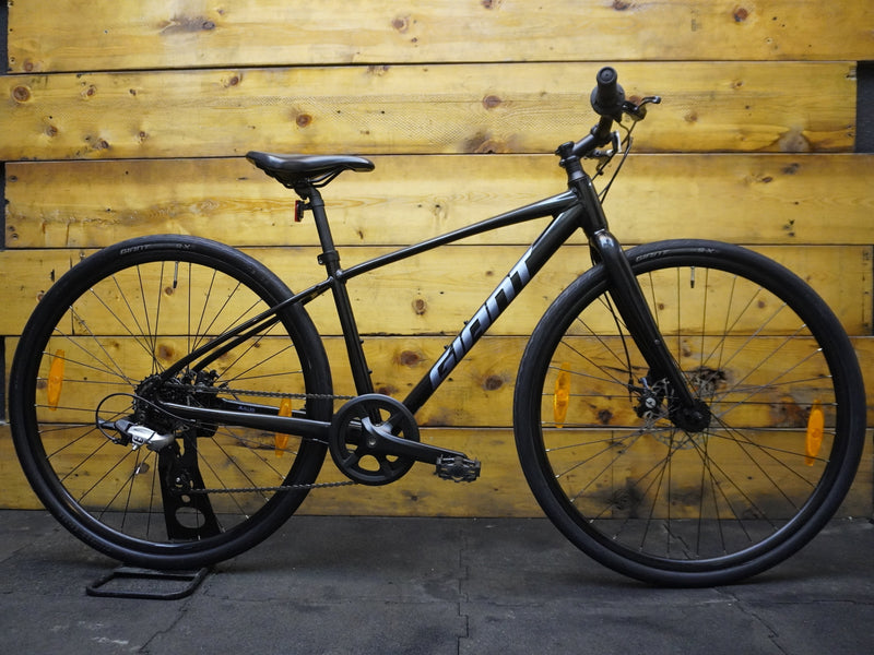 RENT Giant Escape 4 Hybrid Bike