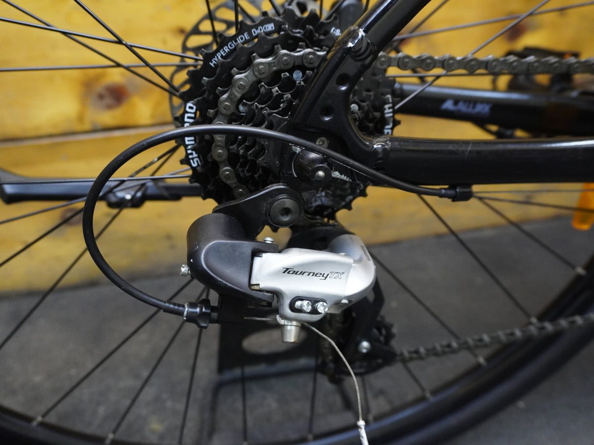 RENT Giant Escape 4 Hybrid Bike