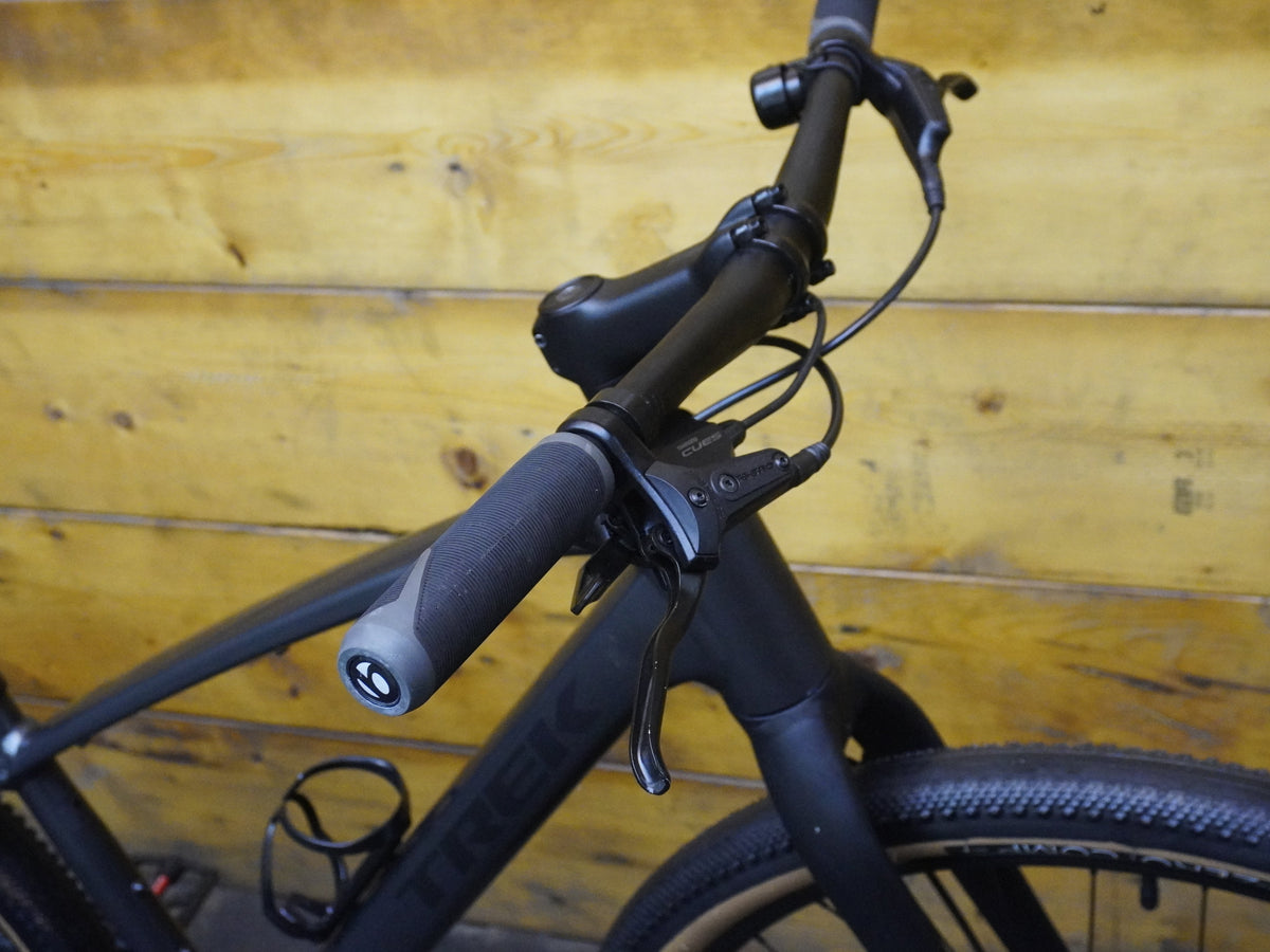 RENT Trek Dual Sport 2 Hybrid Bike