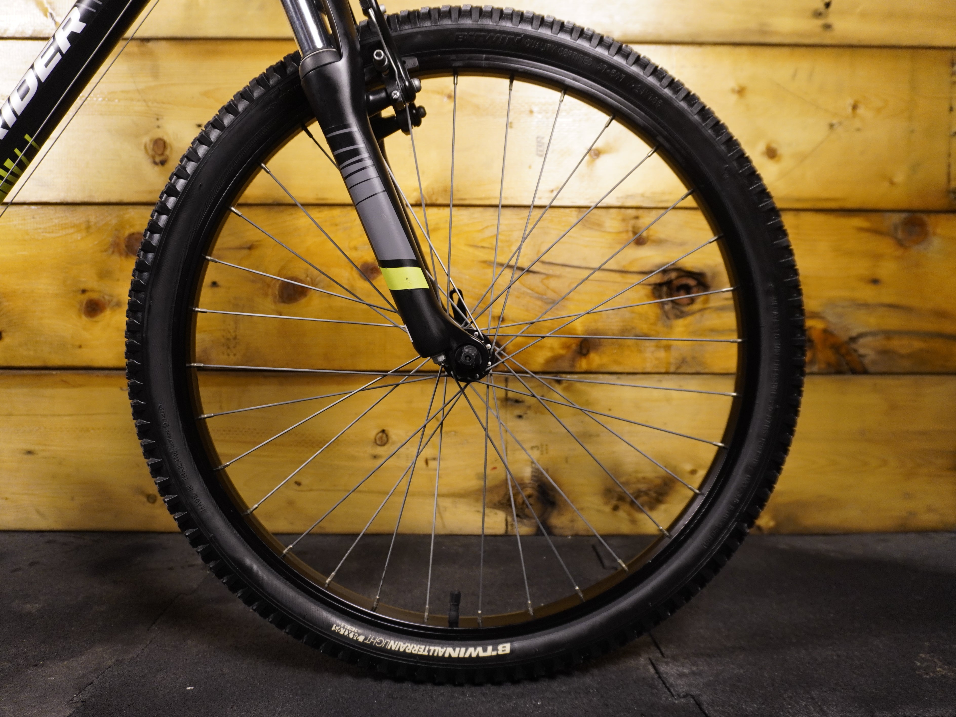 B'twin Rockrider ST-500 Kids Bike