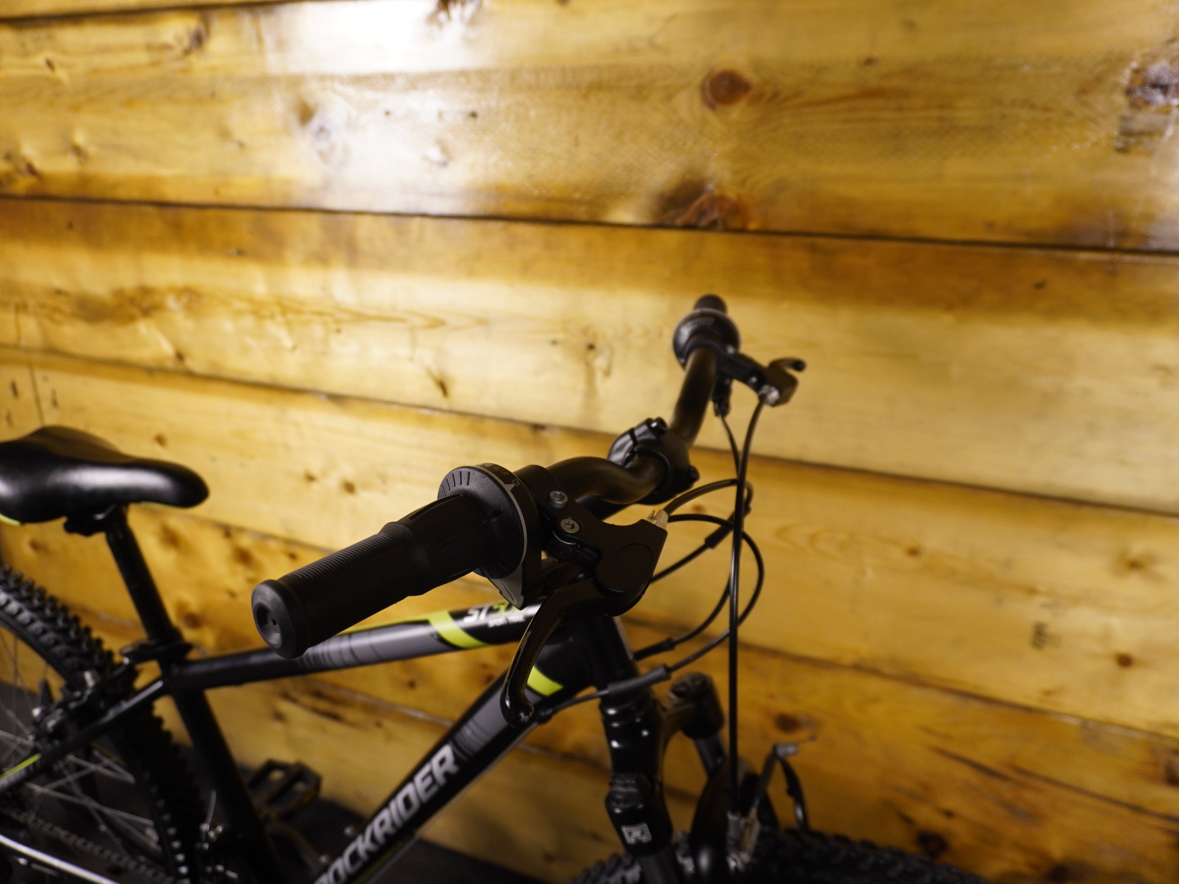 B'twin Rockrider ST-500 Kids Bike