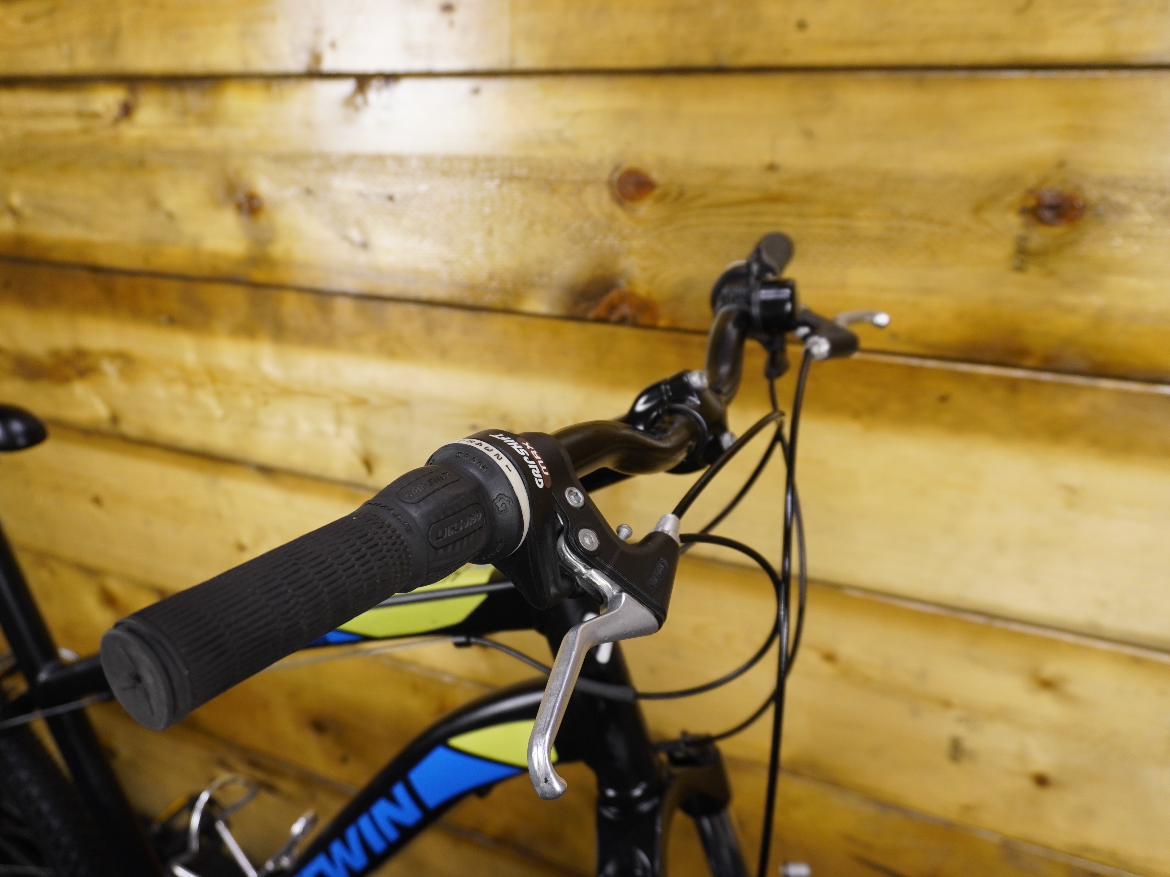 B'twin Rockrider 340 Mountain Bike