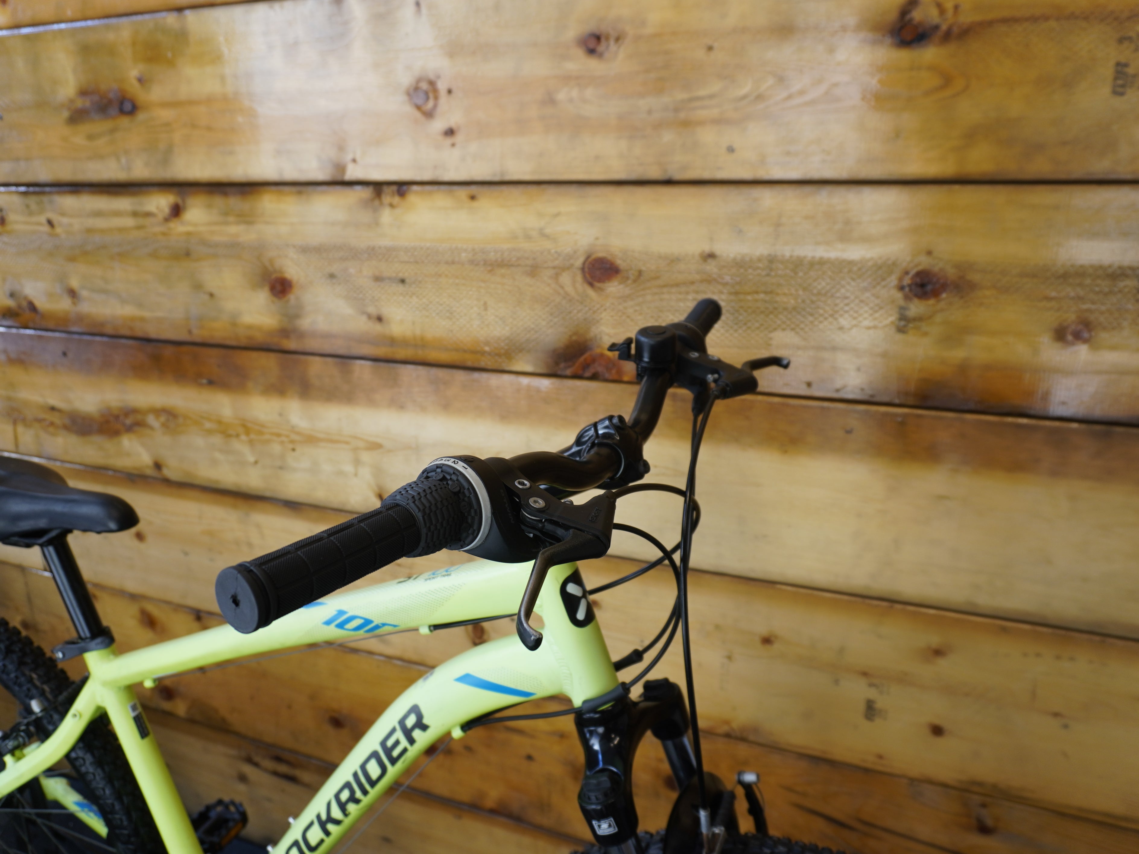 B'twin Rockrider ST-100 Mountain Bike