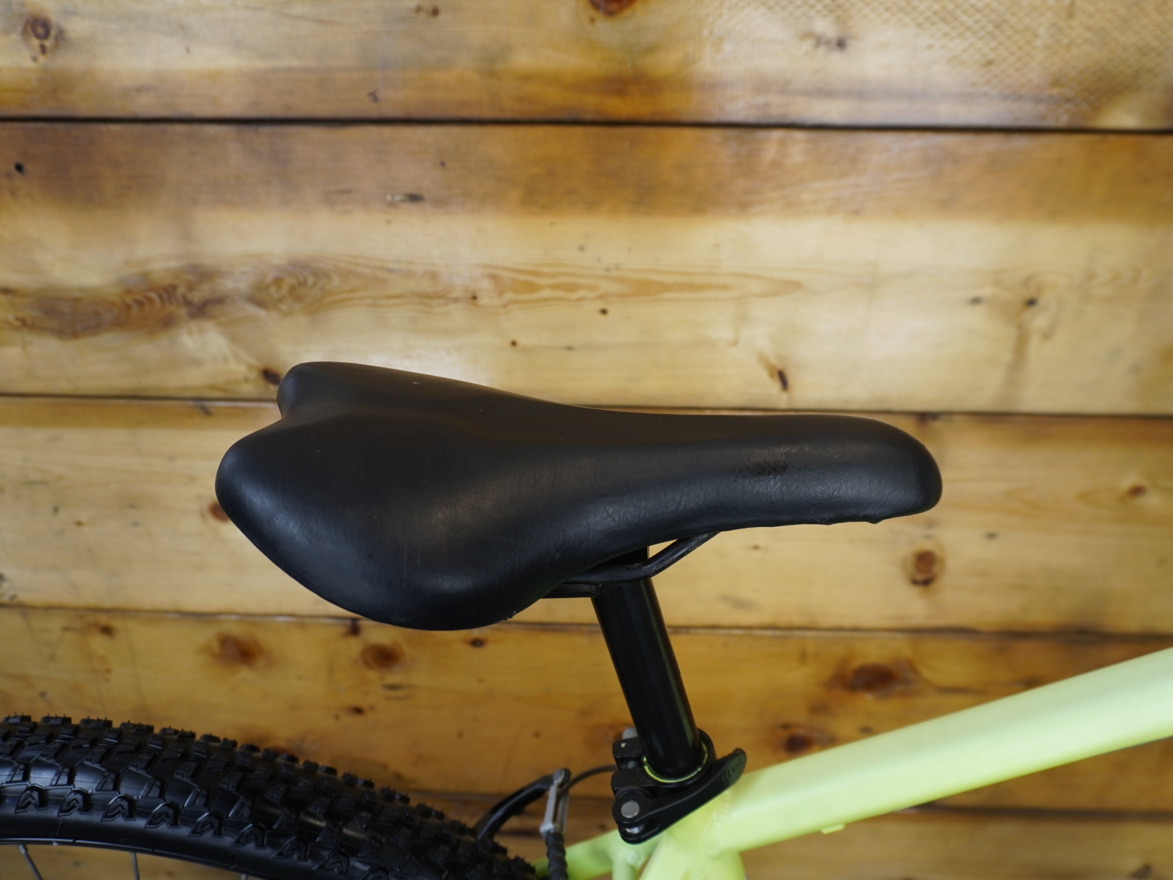 B'twin Rockrider ST-100 Mountain Bike