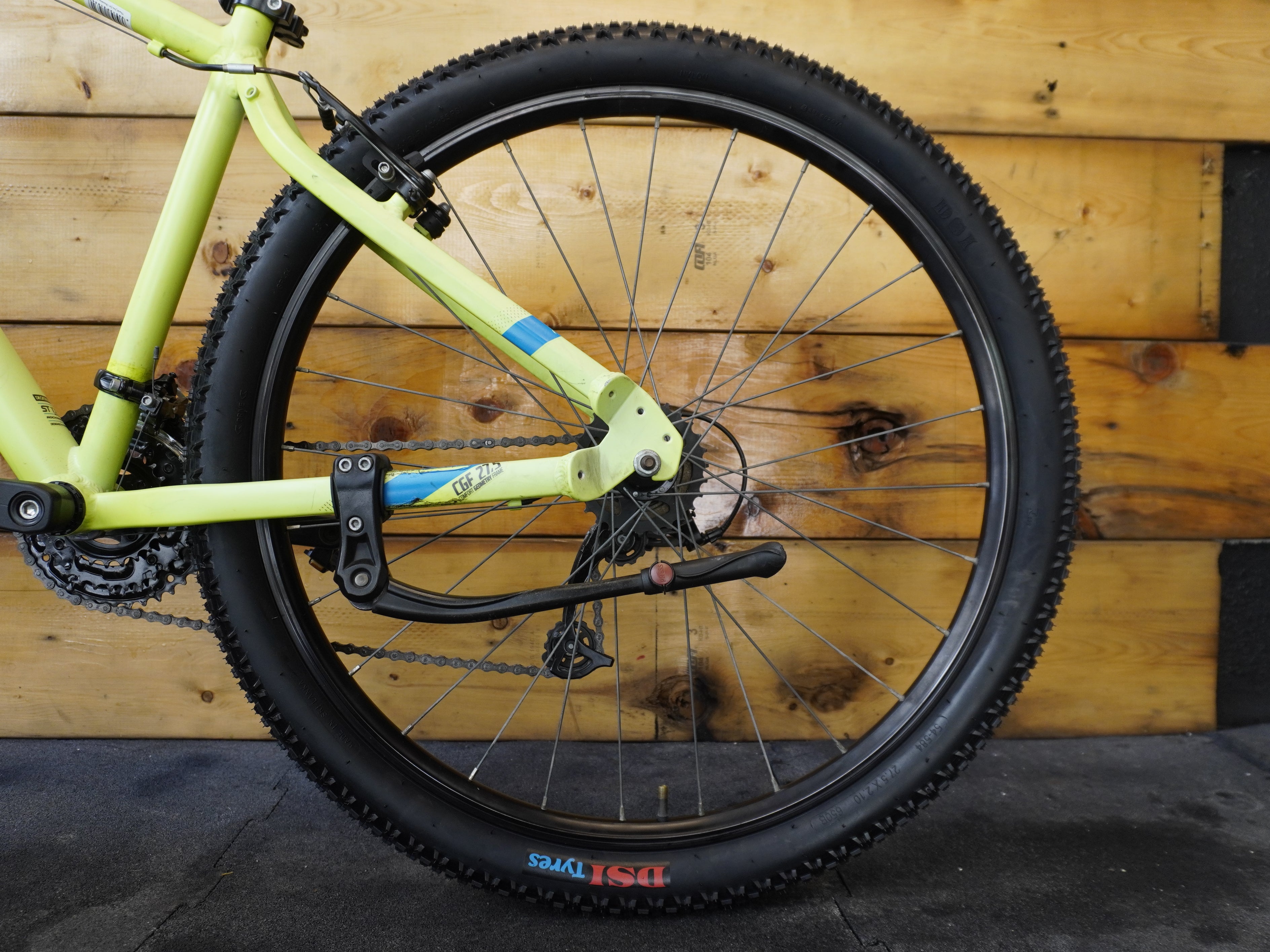 B'twin Rockrider ST-100 Mountain Bike