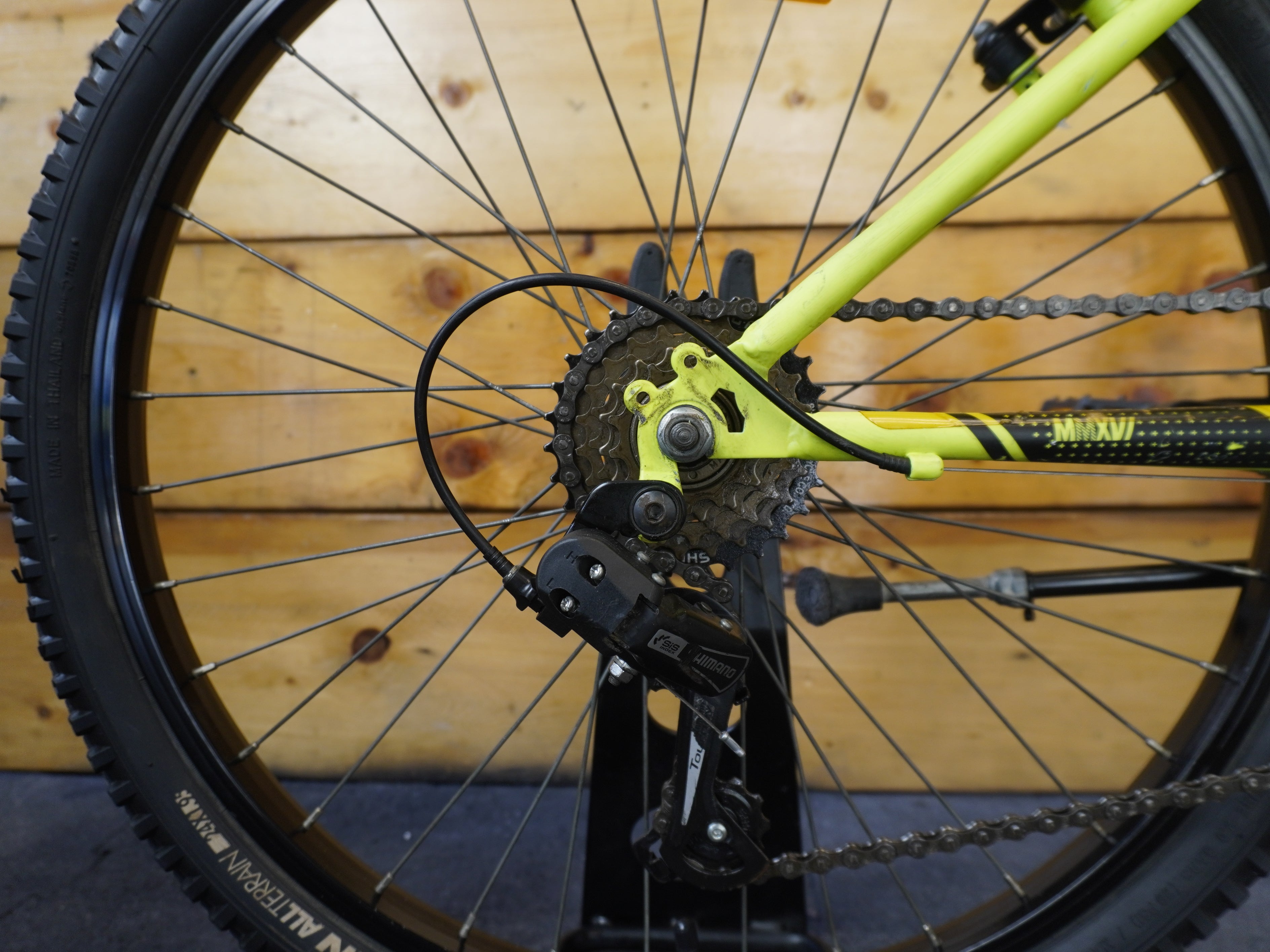 B'twin Rockrider ST-500 Kids Bike