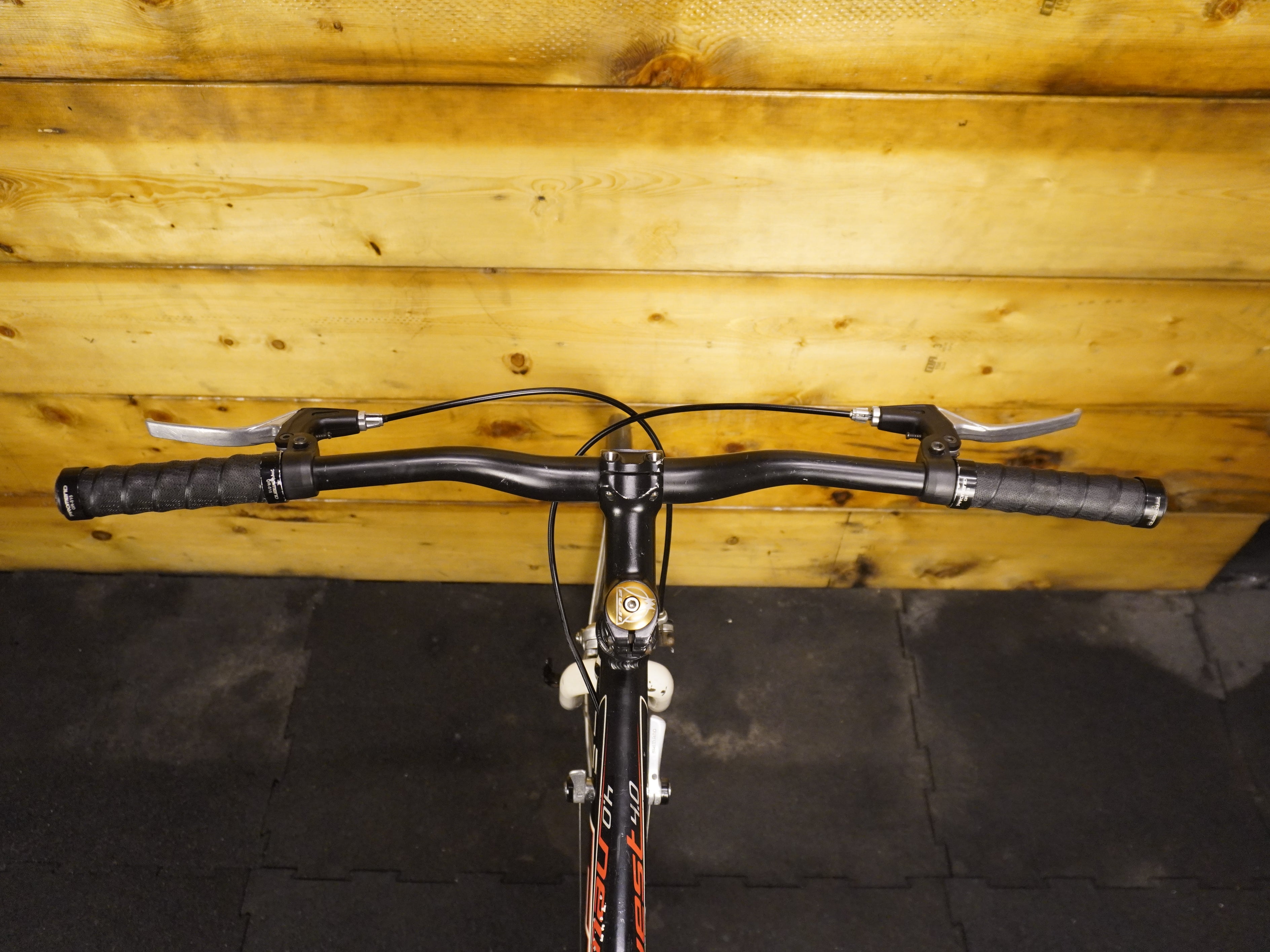 RENT Fuji Newest 4.0 Hybrid Bike