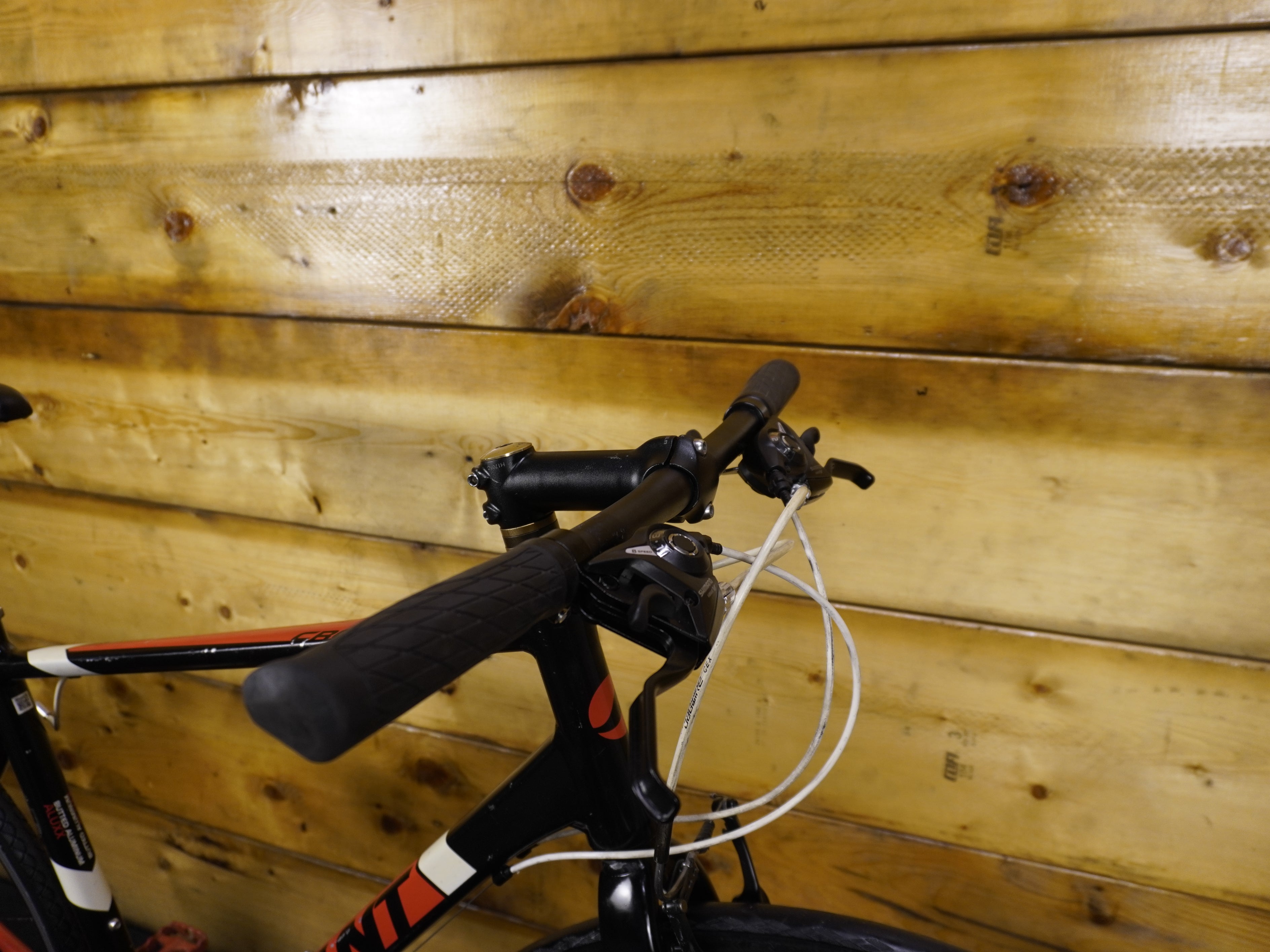 RENT Giant Crostar Hybrid Bike