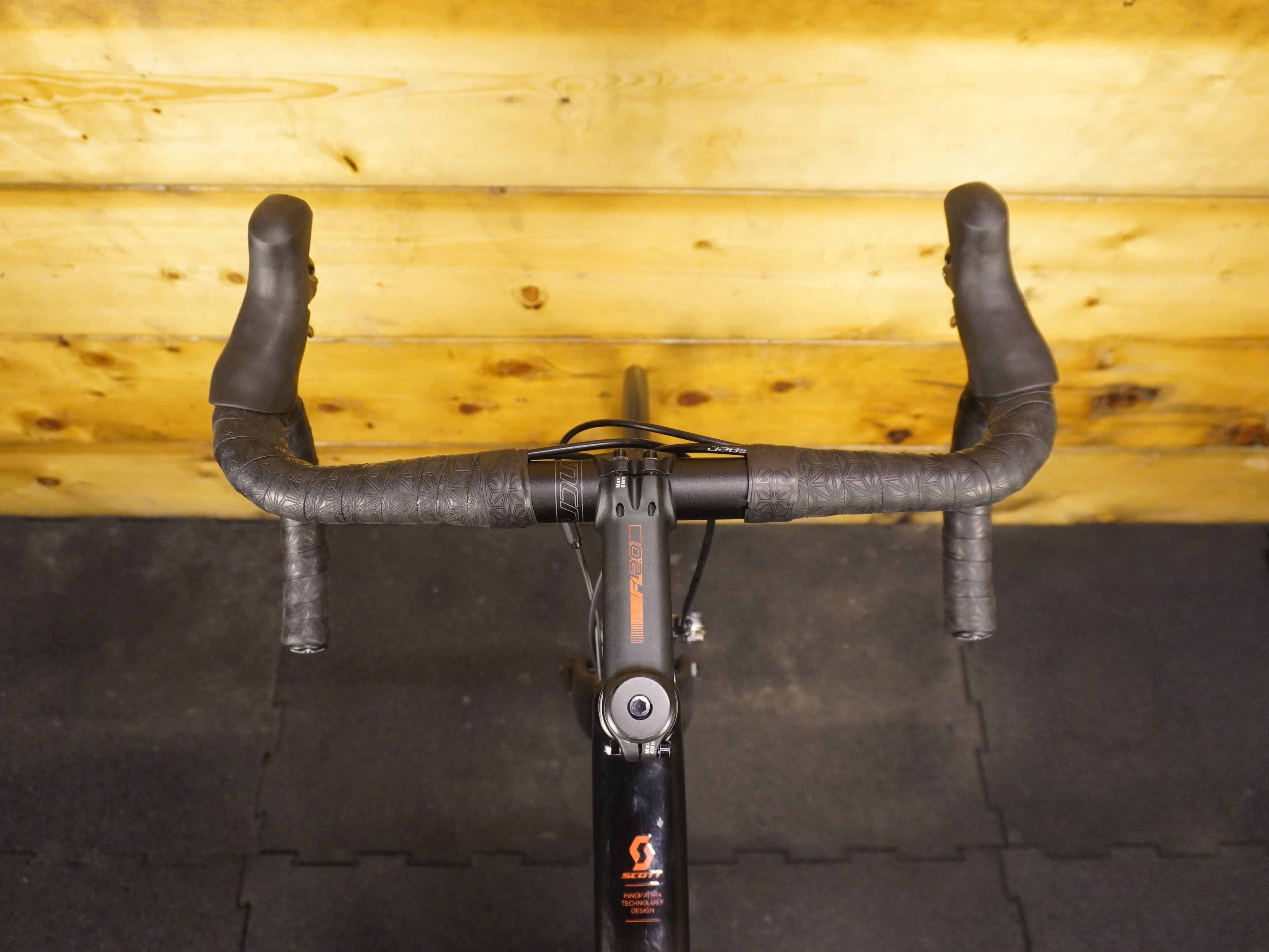 RENT Scott Solace 20 Road Bike