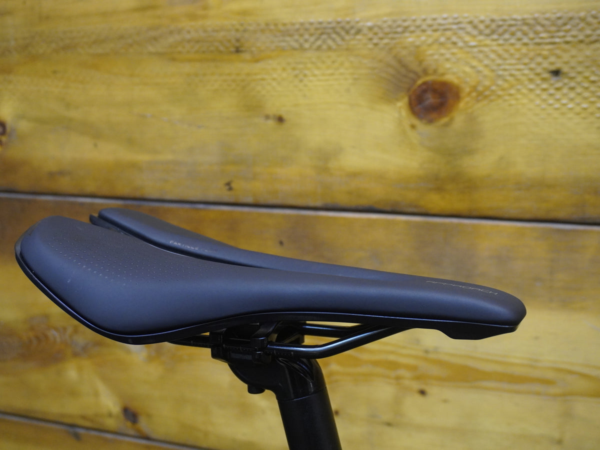 Giant Revolt 2 Gravel Bike