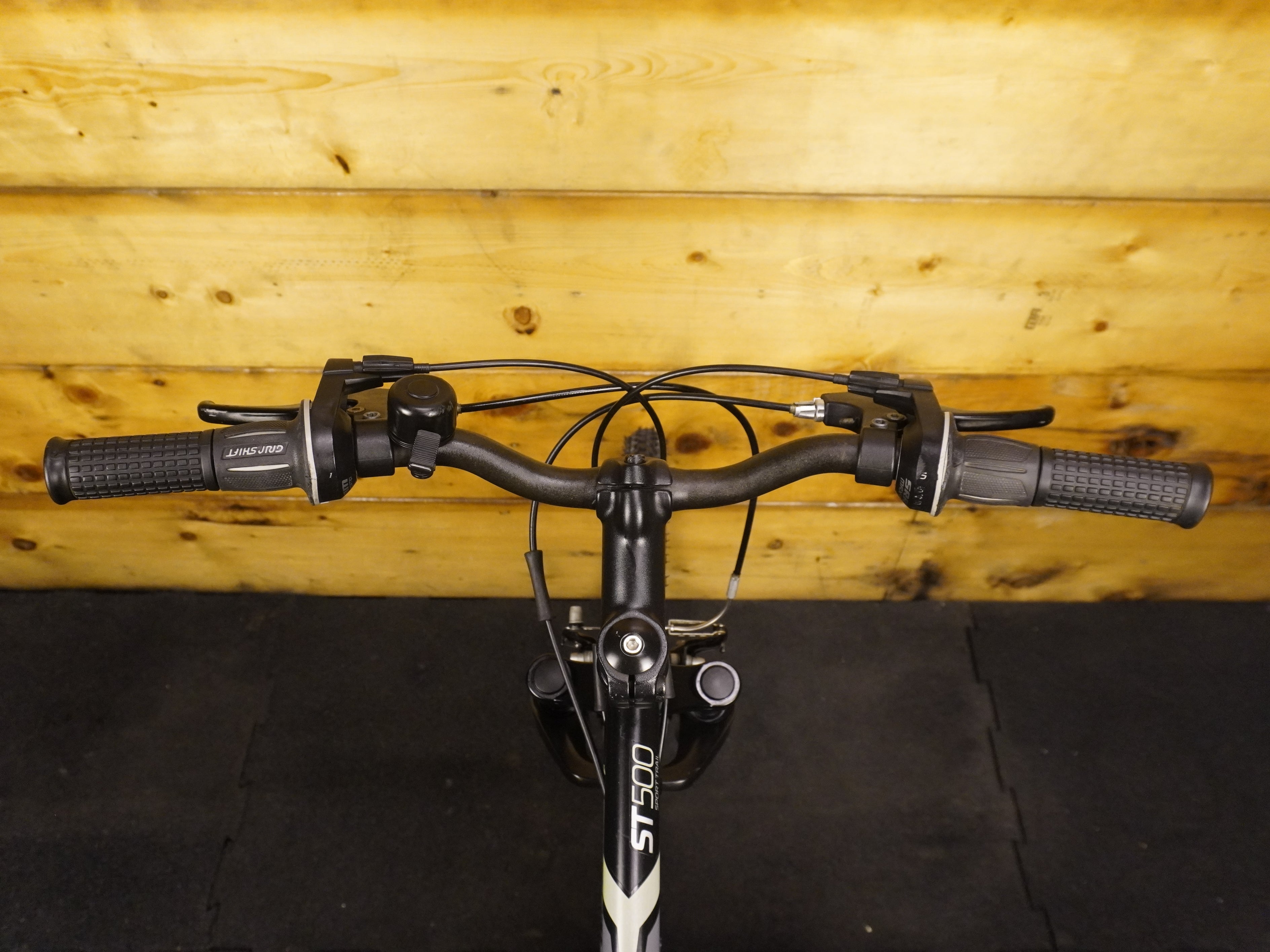 B'twin Rockrider ST-500 Kids Bike