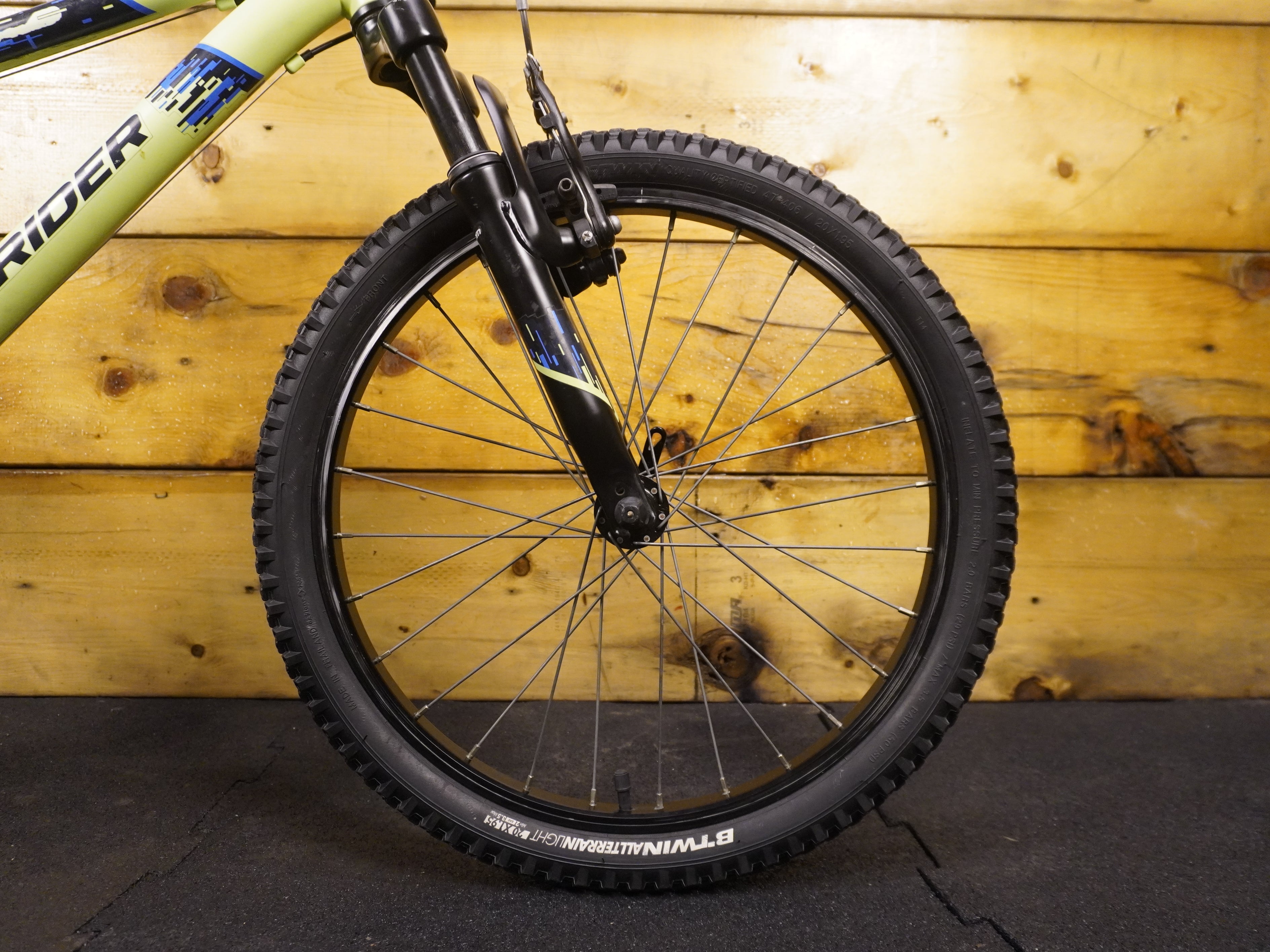 RENT B'Twin Rockrider ST-500 Sport Trail kids Bike