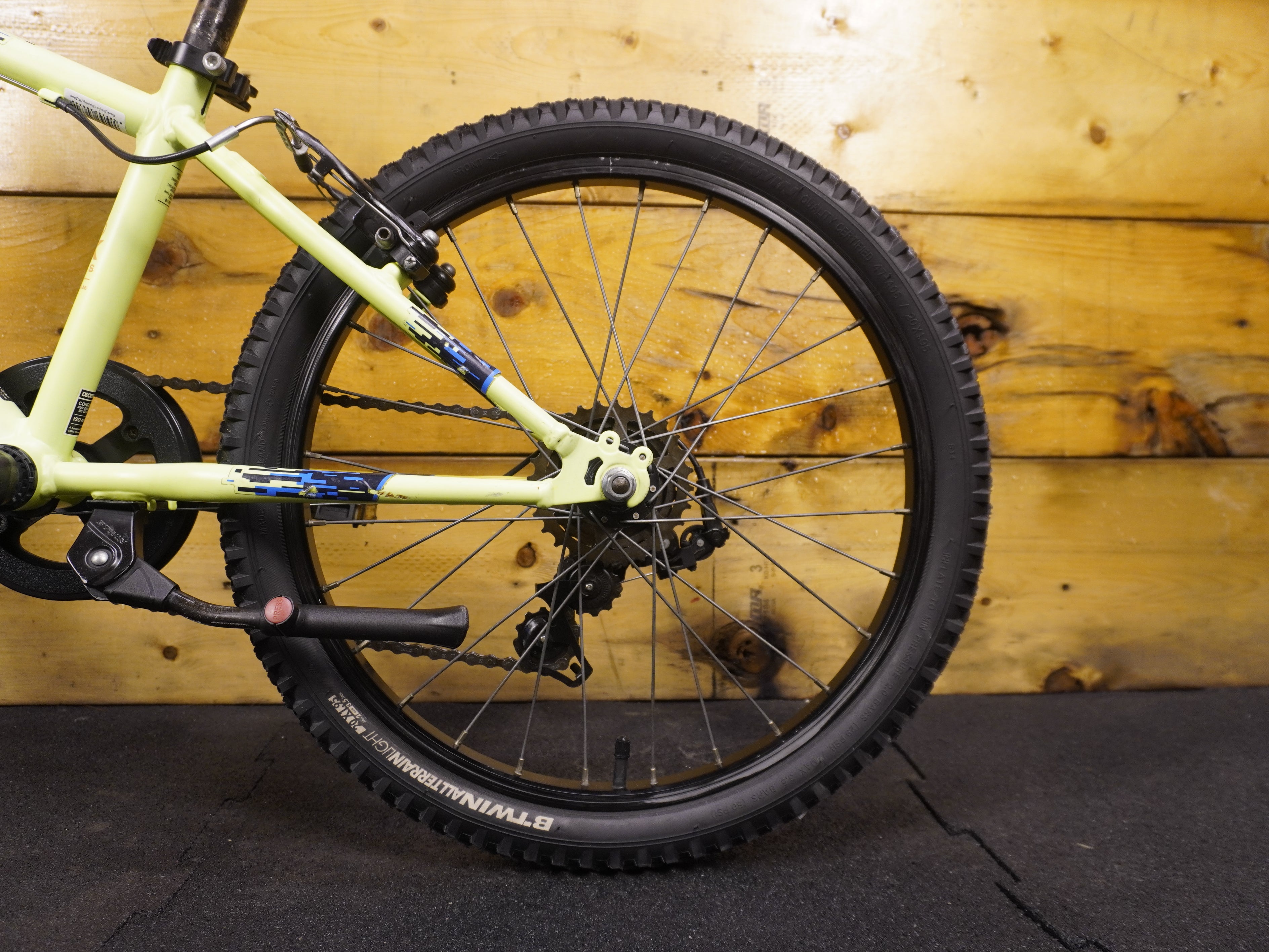 RENT B'Twin Rockrider ST-500 Sport Trail kids Bike