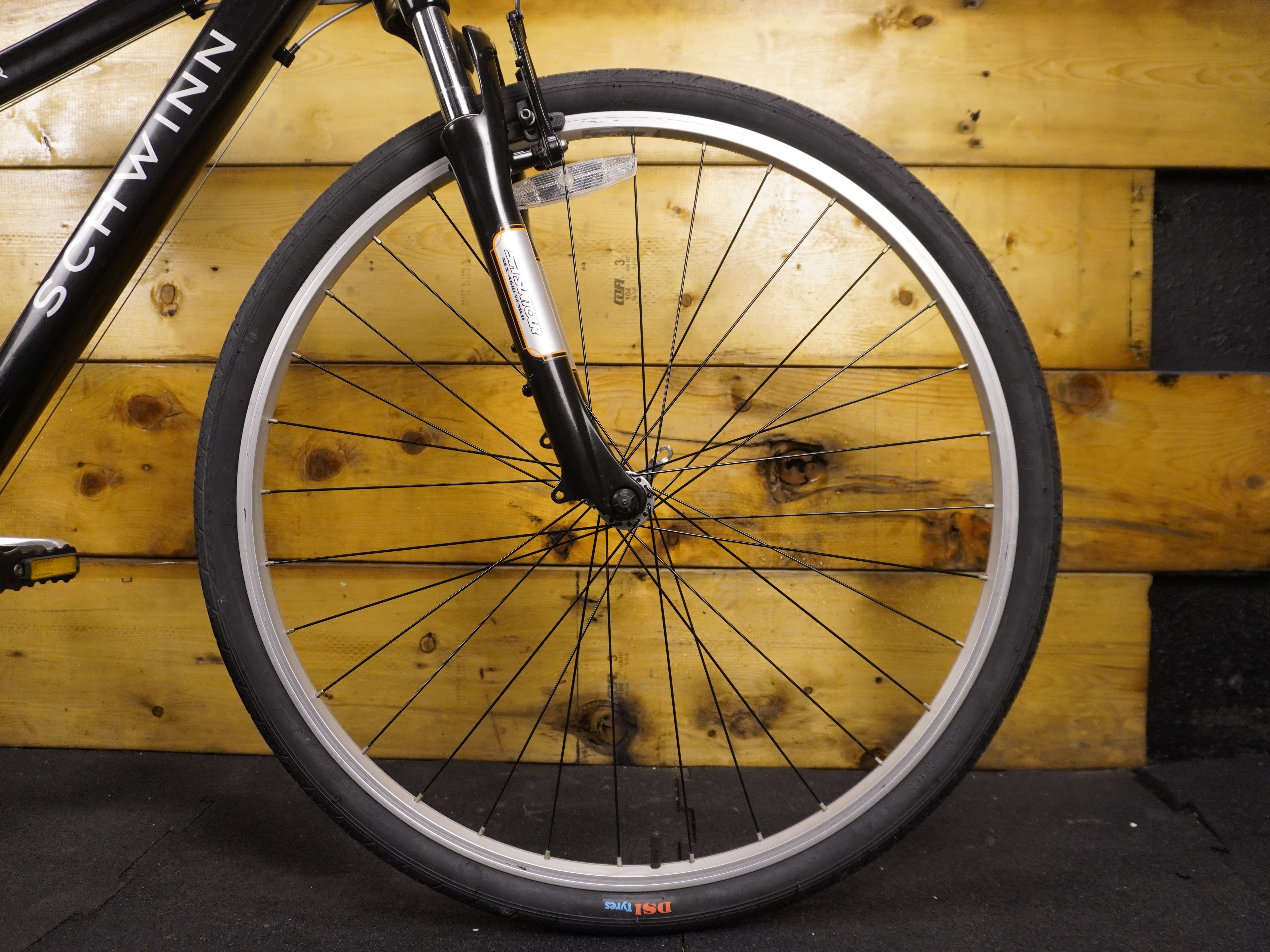 RENT Schwinn Searcher Hybrid Bike