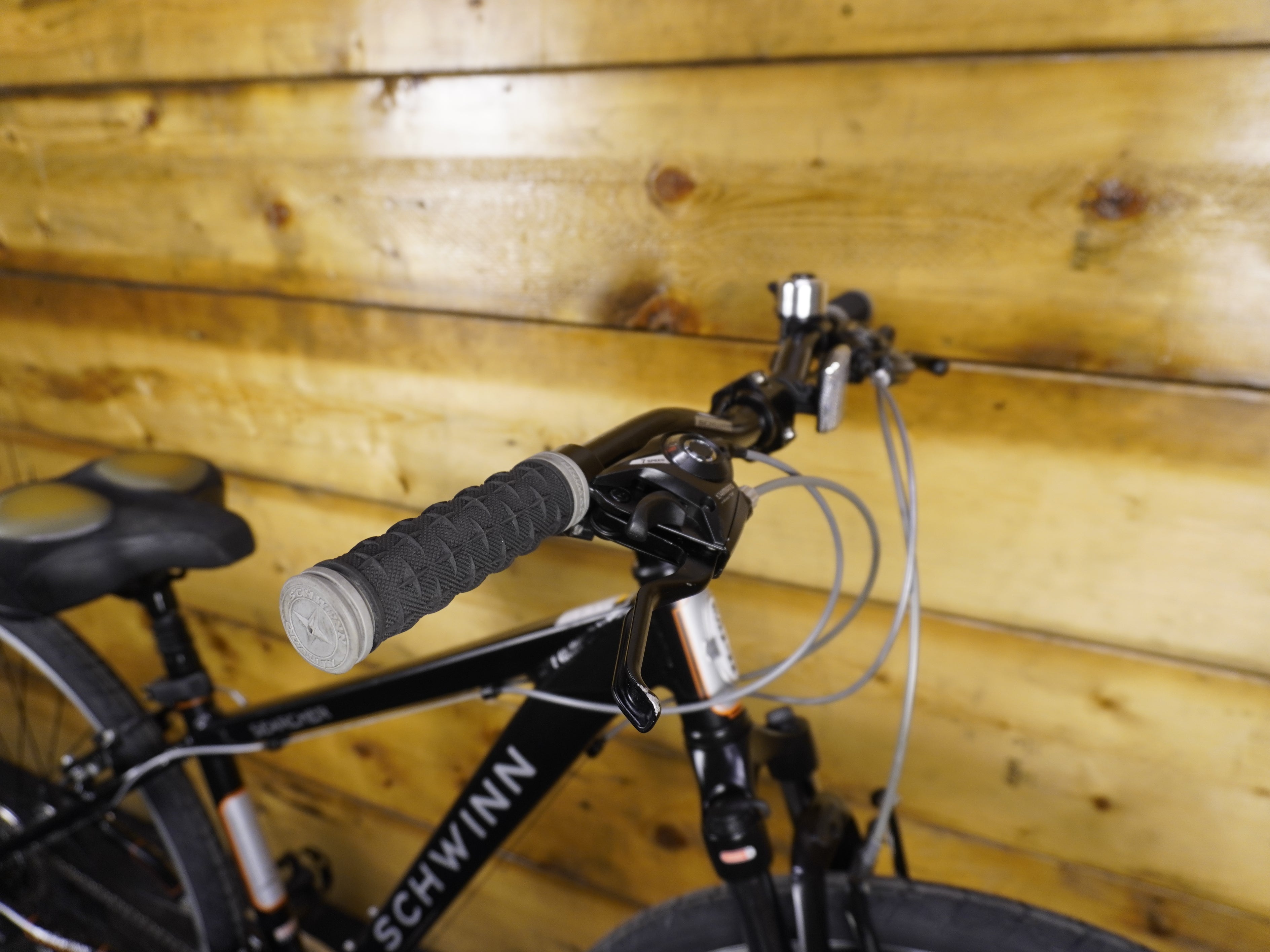 RENT Schwinn Searcher Hybrid Bike