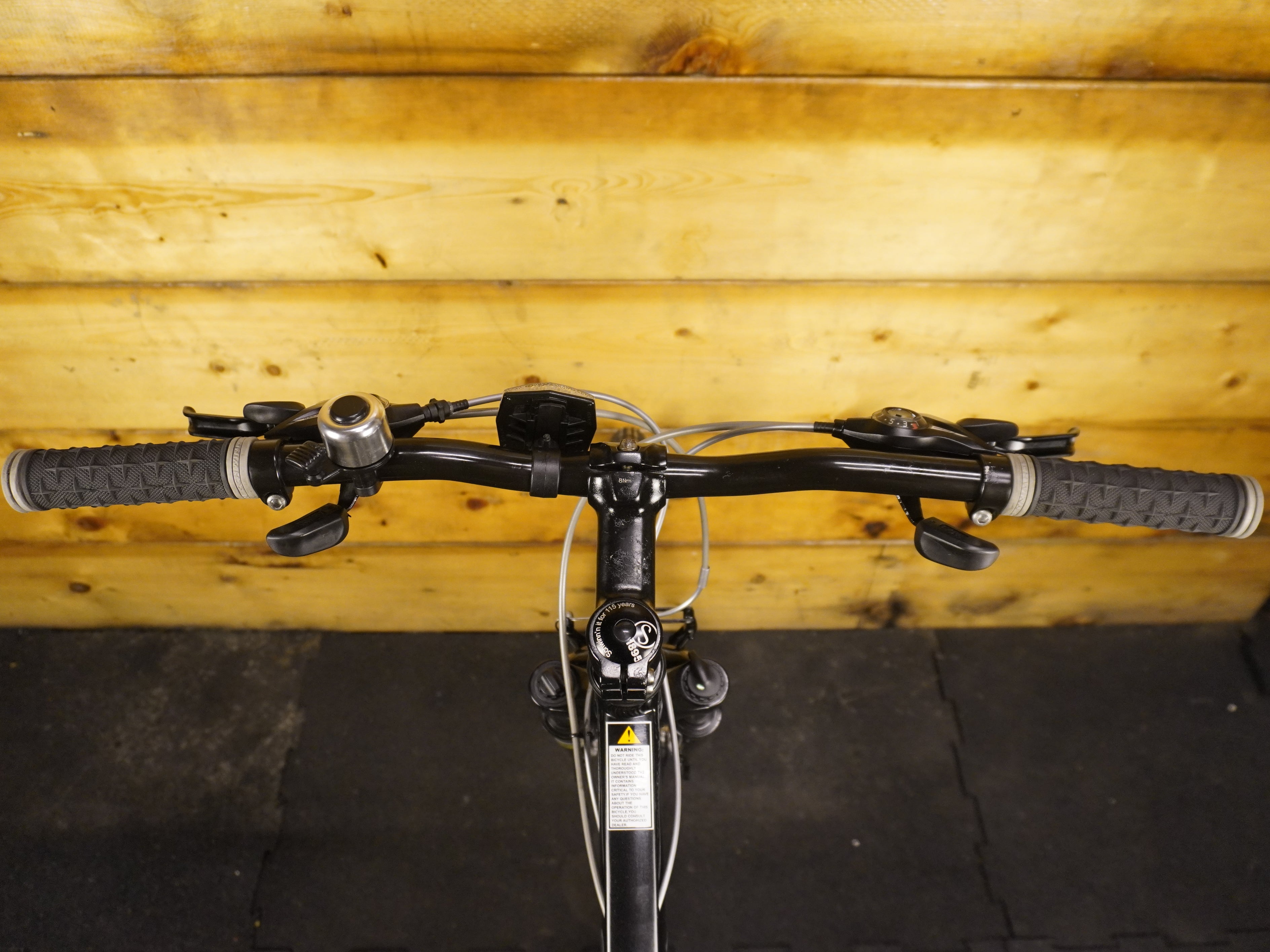 RENT Schwinn Searcher Hybrid Bike